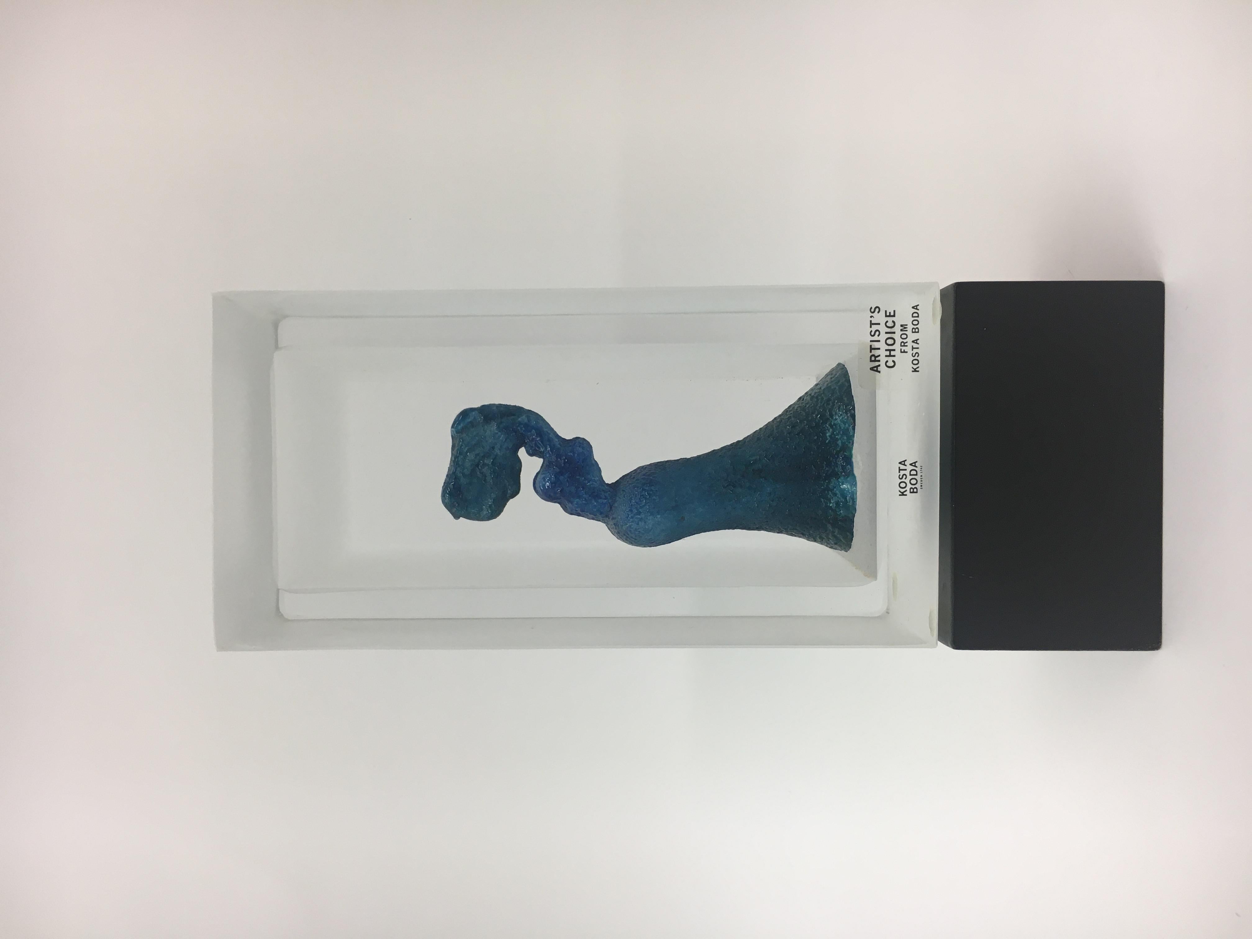 Dimensions: 23,5cmH, 9cm W , 9cm D, 18cm H without stand.
Condition: Mint
Designer : Kjell Engman
Producer: Kosta Boda
Origin: Sweden
Material: Glass