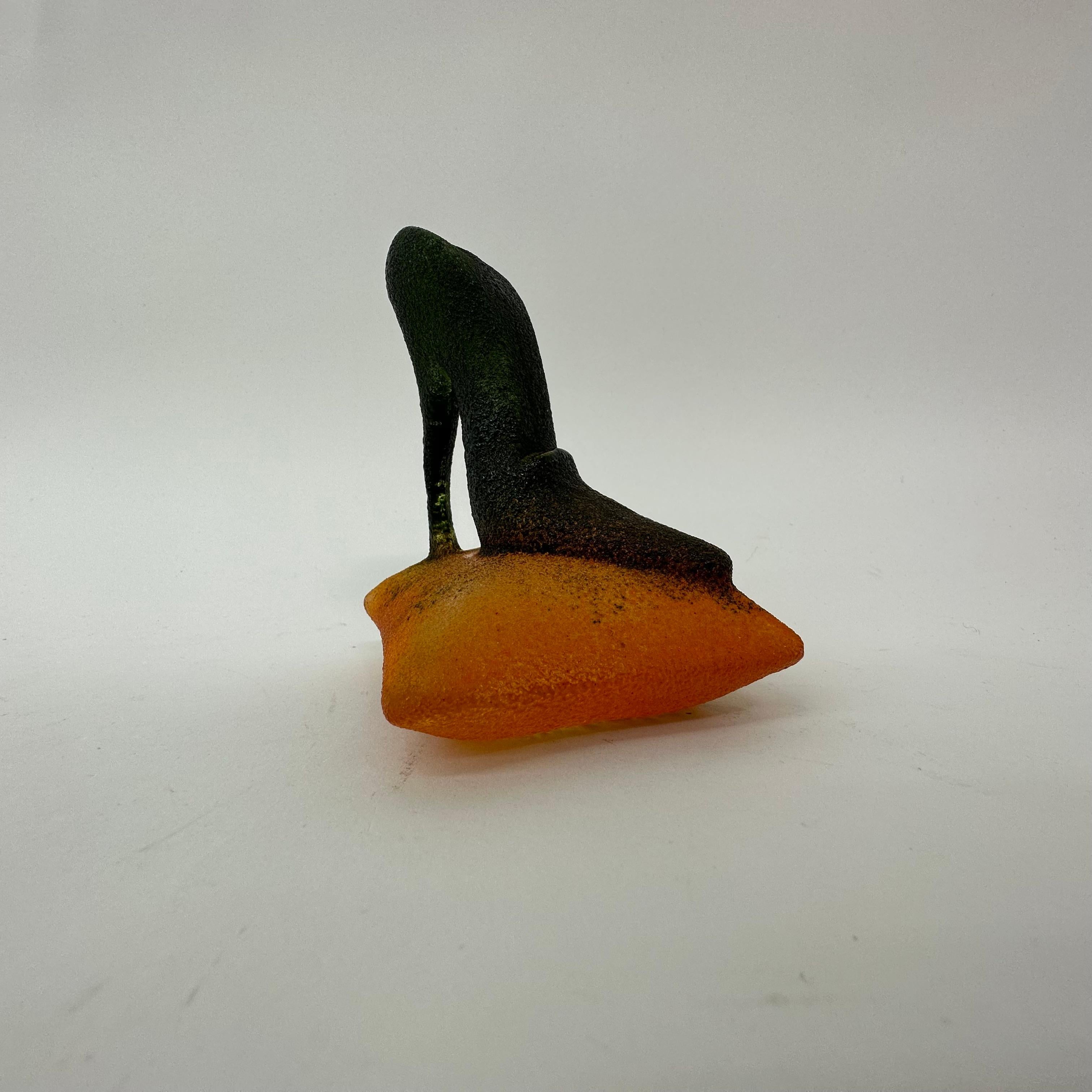 Verre d'art Kjell Engman for Kosta Boda Sweden High Heel Shoe on Pillow figurine en vente