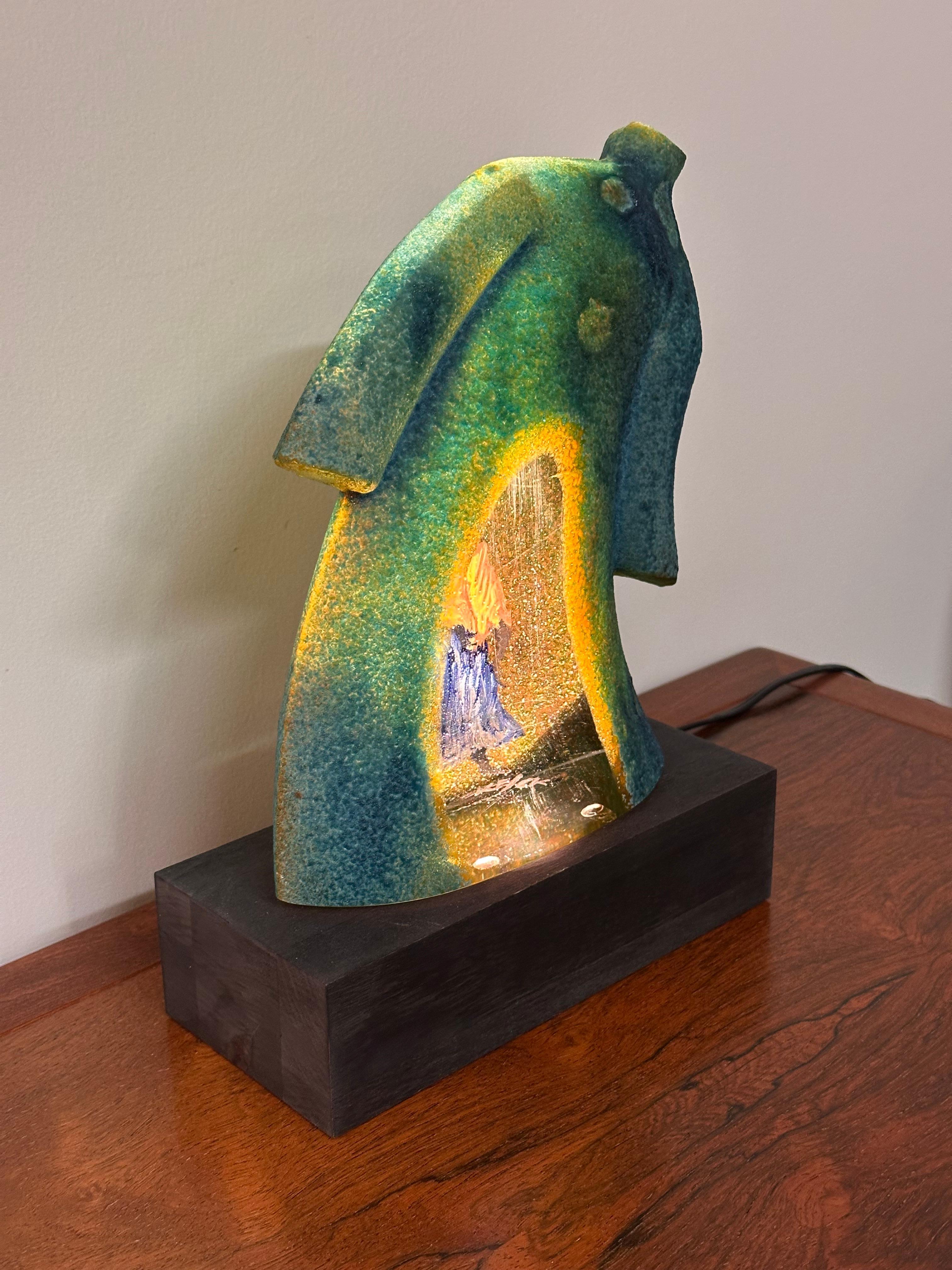 Svedese Scultura in vetro artistico di Kjell Engman Kosta Boda su base illuminata in vendita
