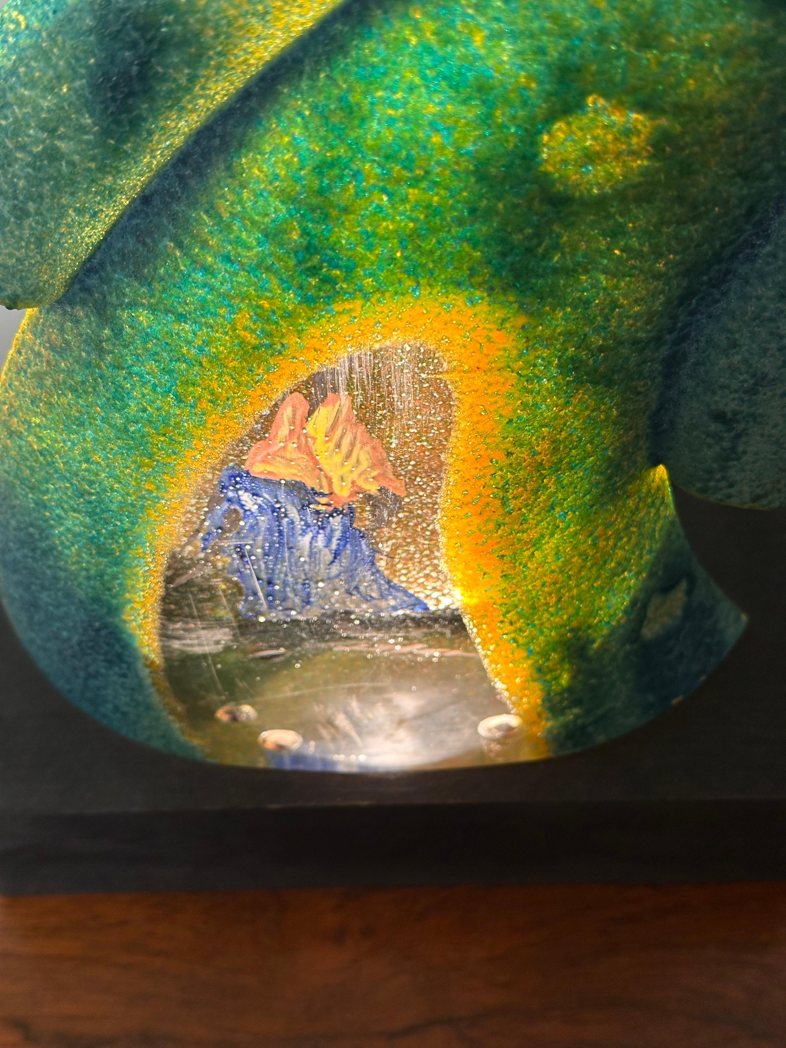 Escultura de vidrio artístico Kjell Engman Kosta Boda sobre base iluminada Siglo XXI y contemporáneo en venta