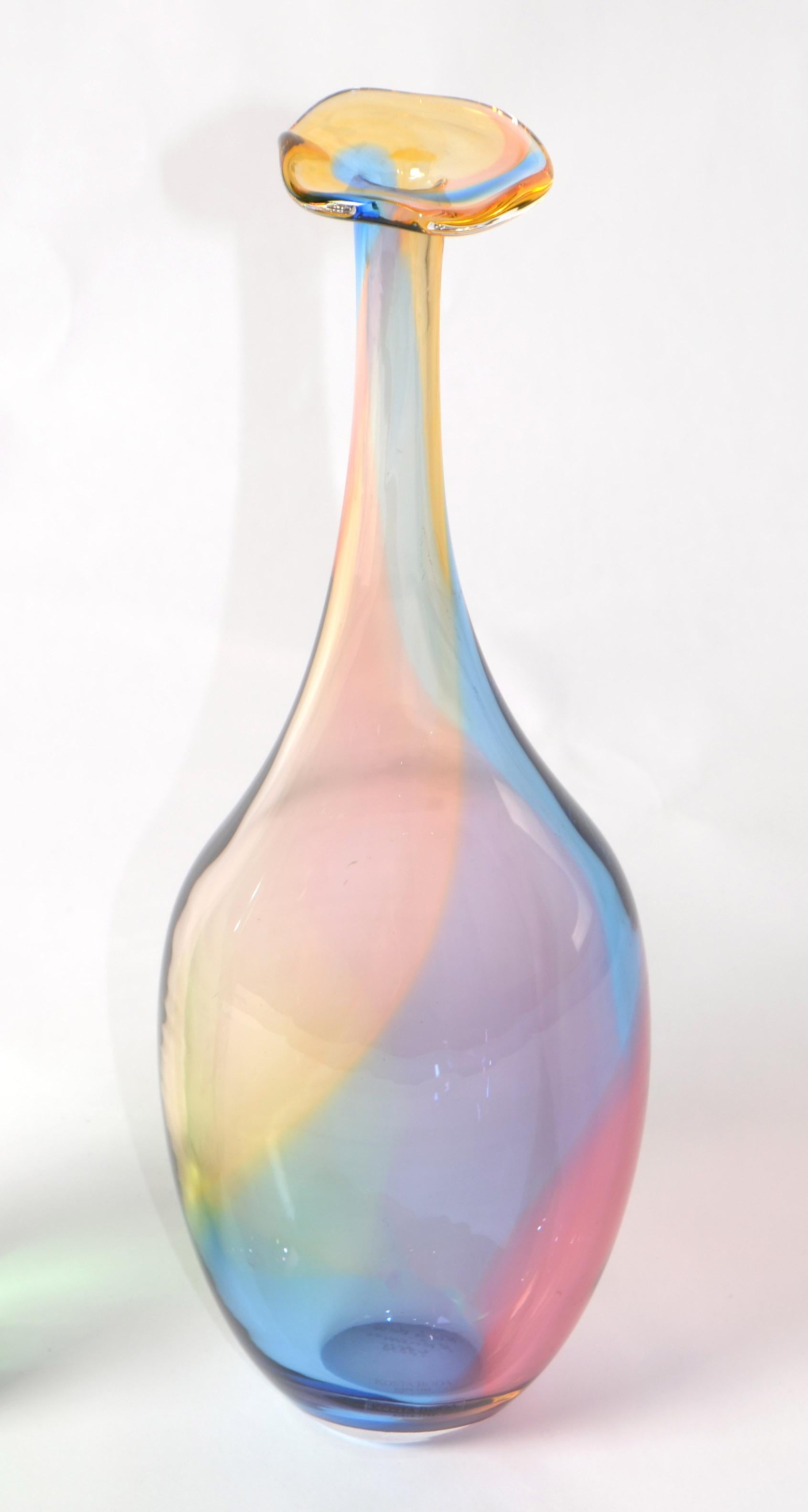 Mid-Century moderno Kjell Engman Kosta Boda Fidji Collection Vaso di cristalli colorati Scandinavo in vendita