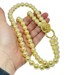 KJL para AVON collar de diseño vintage firmado con perlas de imitación en tono dorado y cabeza de león
