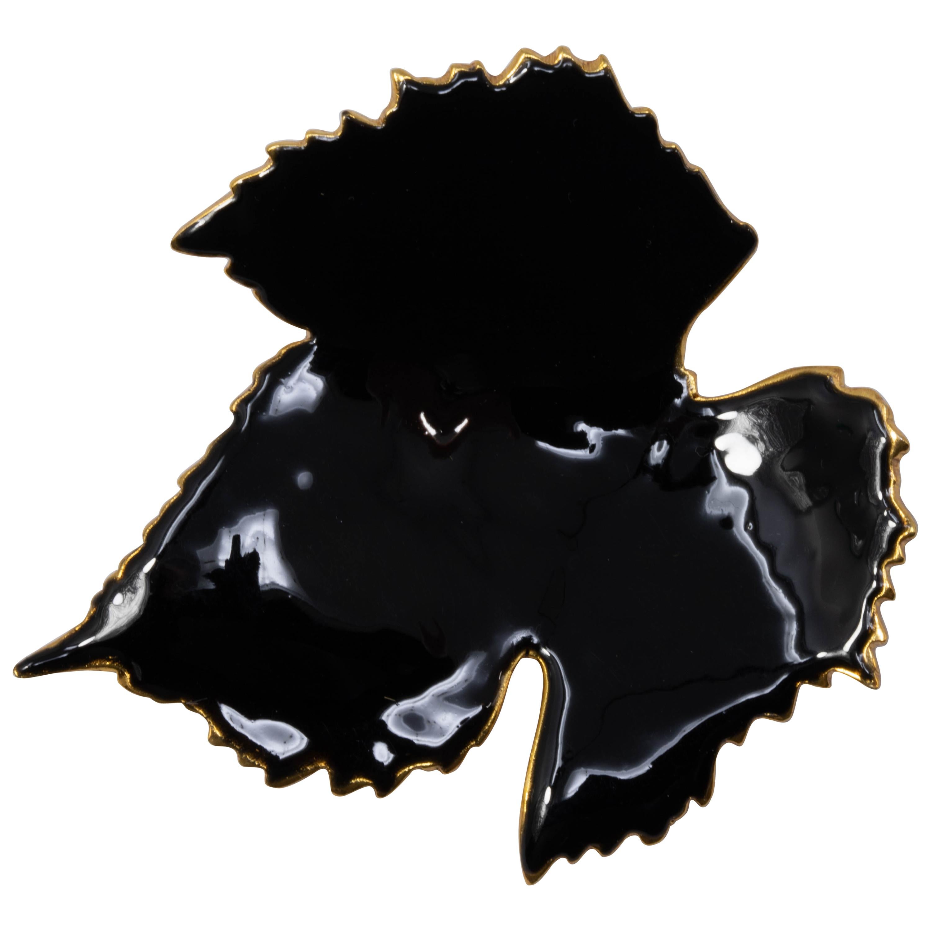 Oscar de la Renta Lane Black Enamel Grapevine Leaf in Gold For Sale