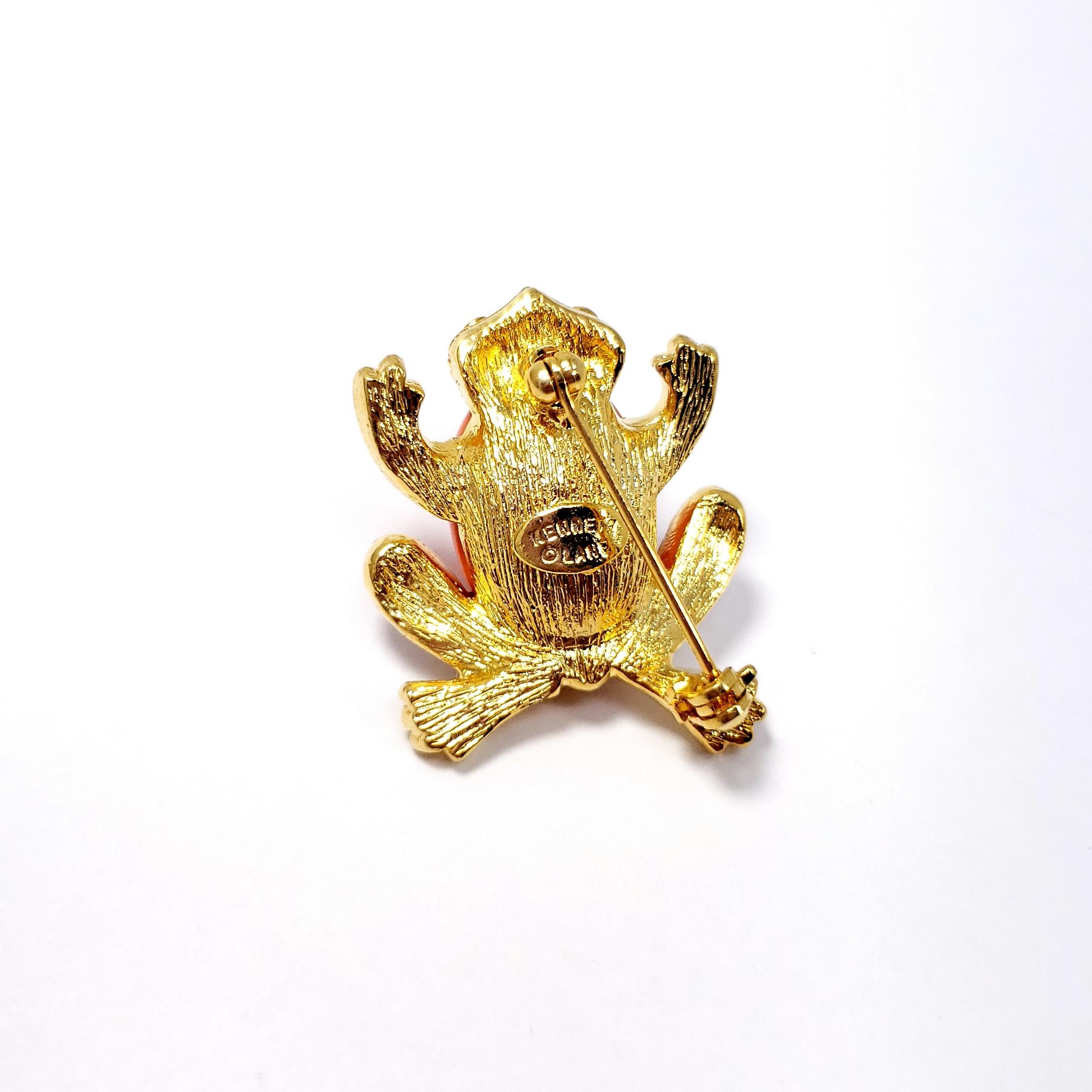 KJL Kenneth Jay Lane Embellished Coral Cabochon Frog Pin Brooch in Gold In New Condition For Sale In Milford, DE