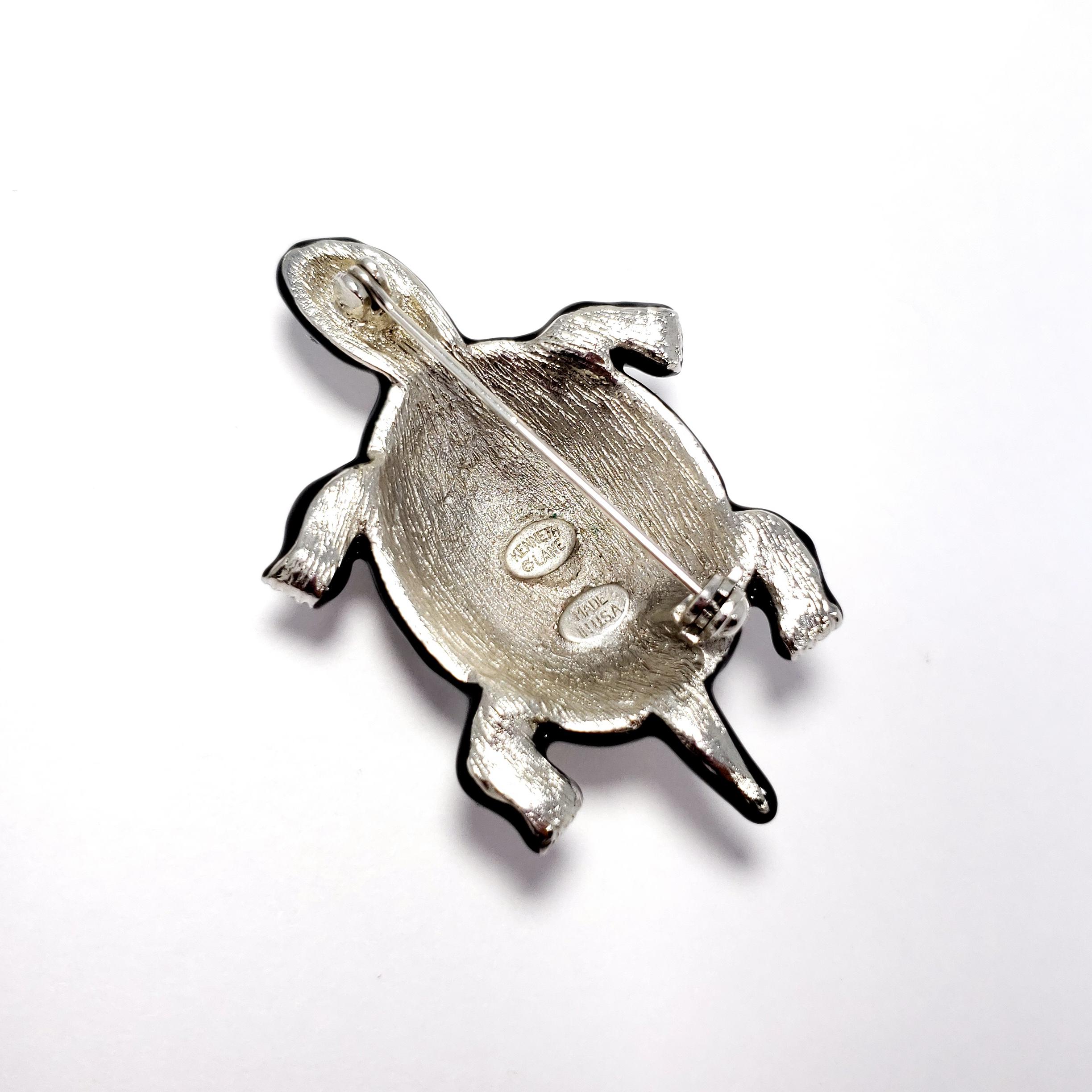 KJL Kenneth Jay Lane Verschönerte Silberbrosche mit Schildkröten aus Pavé-Kristall, schwarze Emaille für Damen oder Herren im Angebot