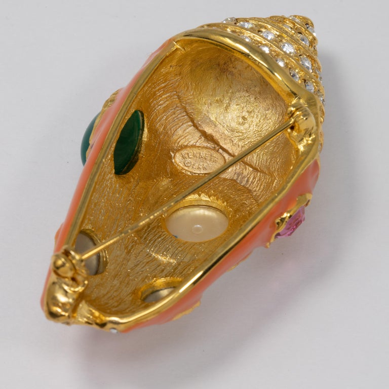 KJL Kenneth Jay Lane Faux Pearl Embellished Shell Brooch Pin in Gold For Sale 1