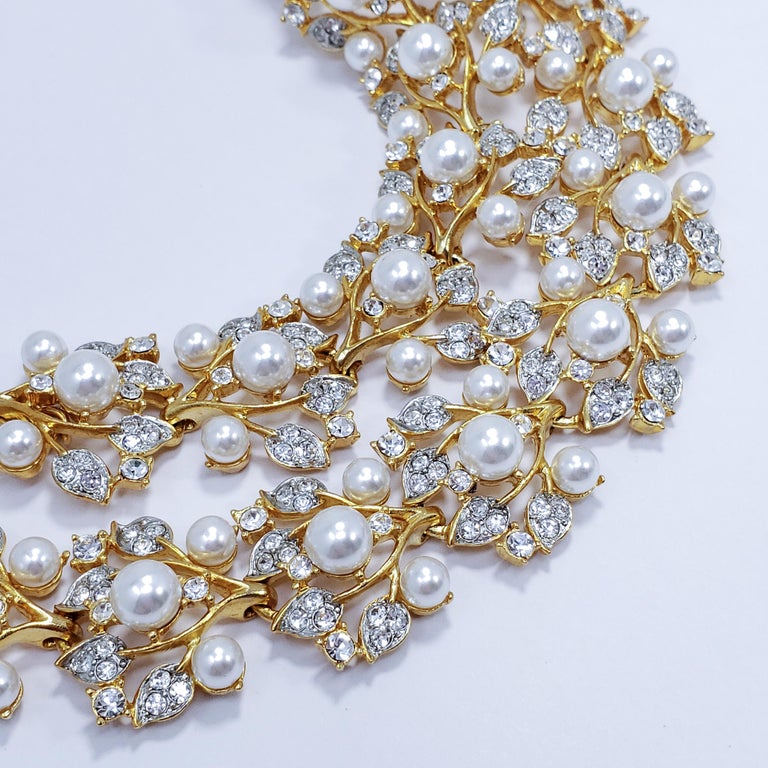 KJL Kenneth Jay Lane Floral Gold Crystal and Faux Pearl Leaf Link Necklace In New Condition For Sale In Milford, DE