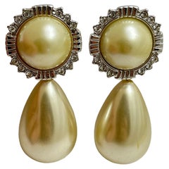 KJL - KENNETH JAY LANE - Boucles d'oreilles pendantes à clip signées.