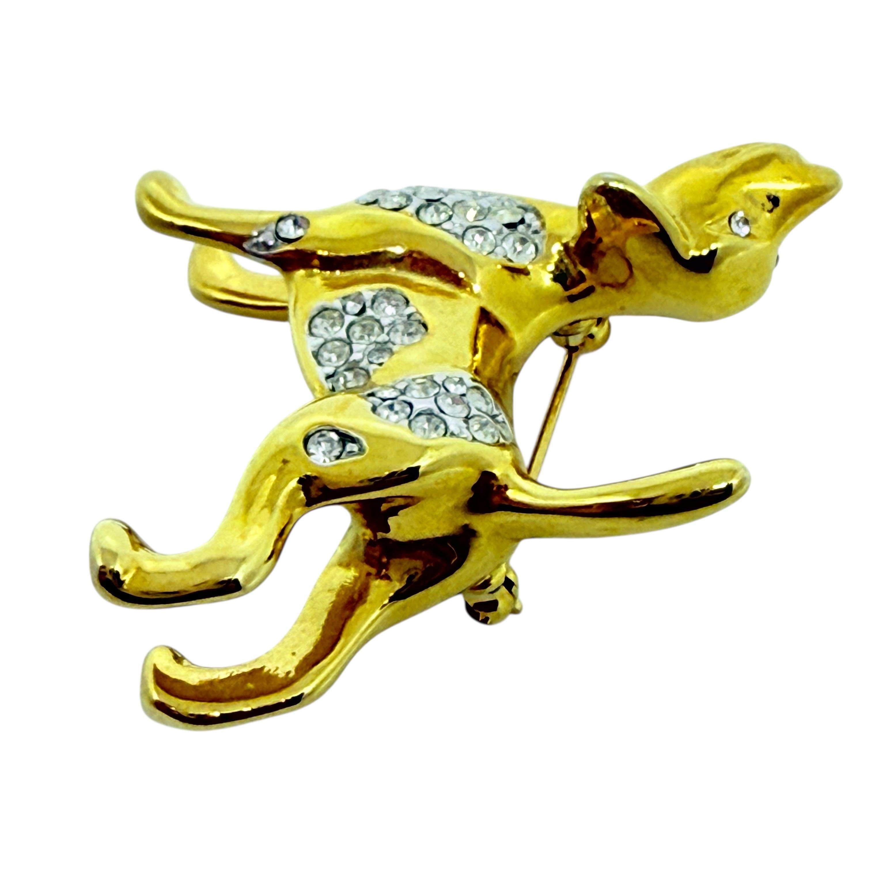 KJL KENNETH JAY LANE broche de diseño con figura de perro con brillantitos firmado en tono dorado en venta 1