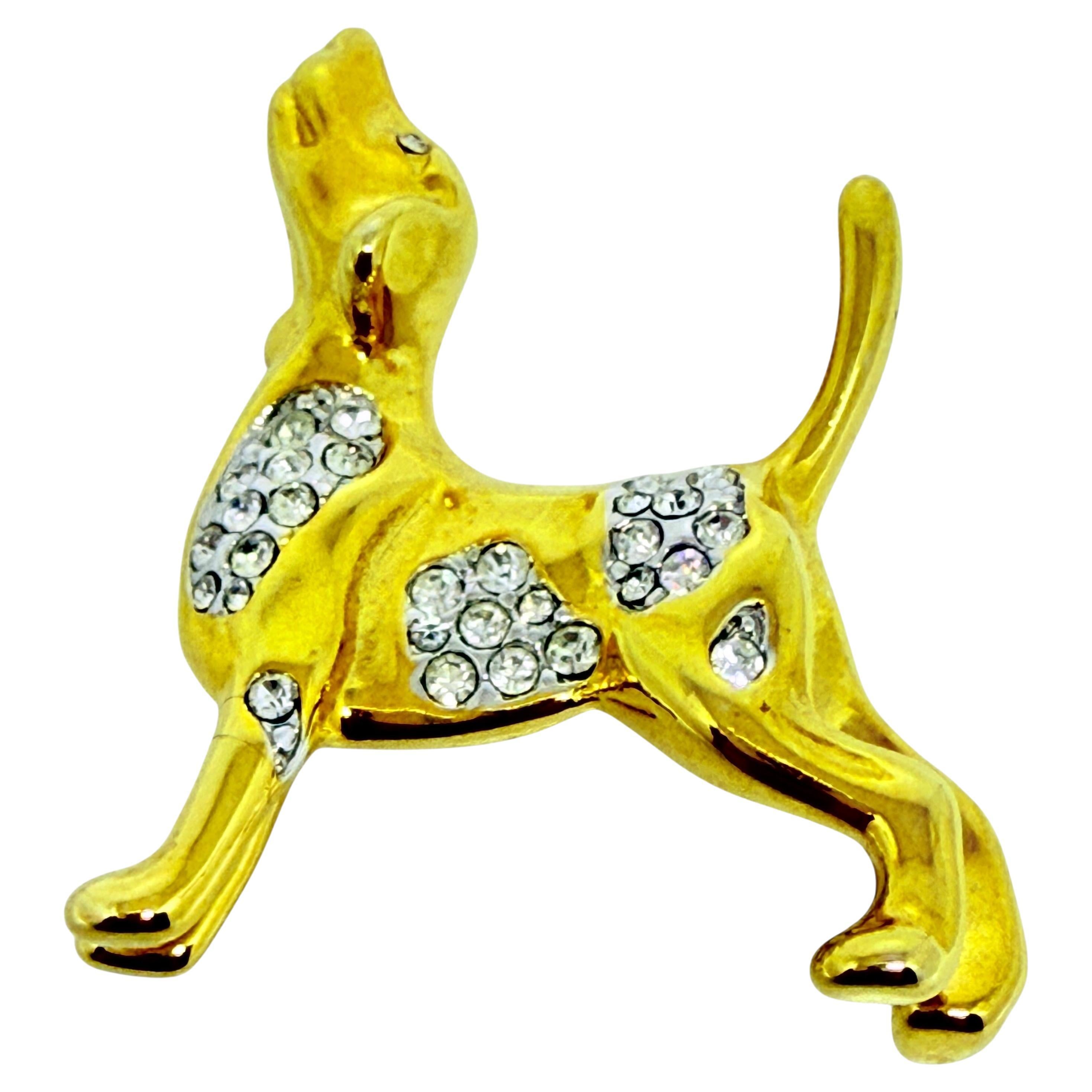 KJL KENNETH JAY LANE broche de diseño con figura de perro con brillantitos firmado en tono dorado