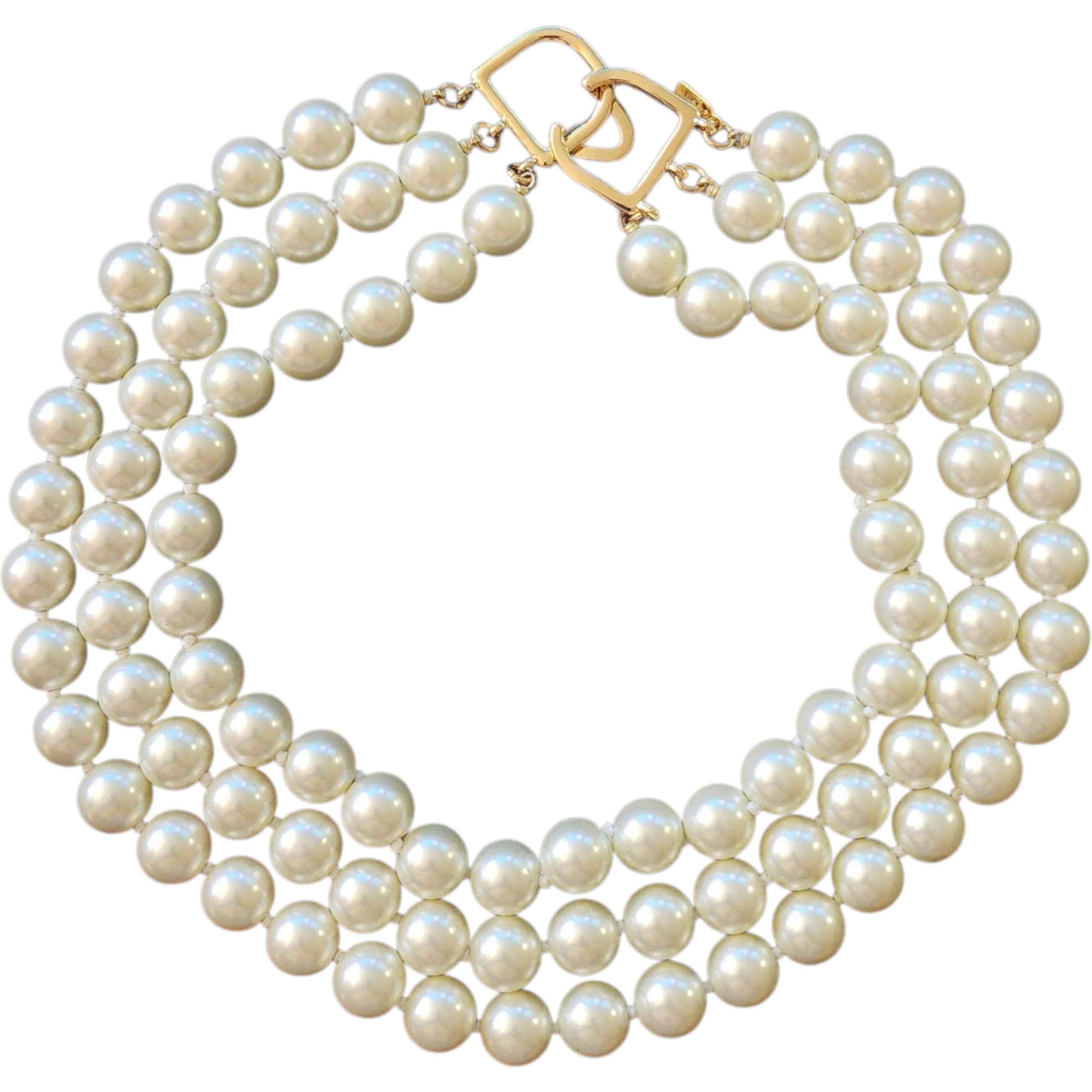 da uomo o donna KJL Kenneth Jay Lane Collana di perle finte a tre fili Chiusura geometrica in oro in vendita