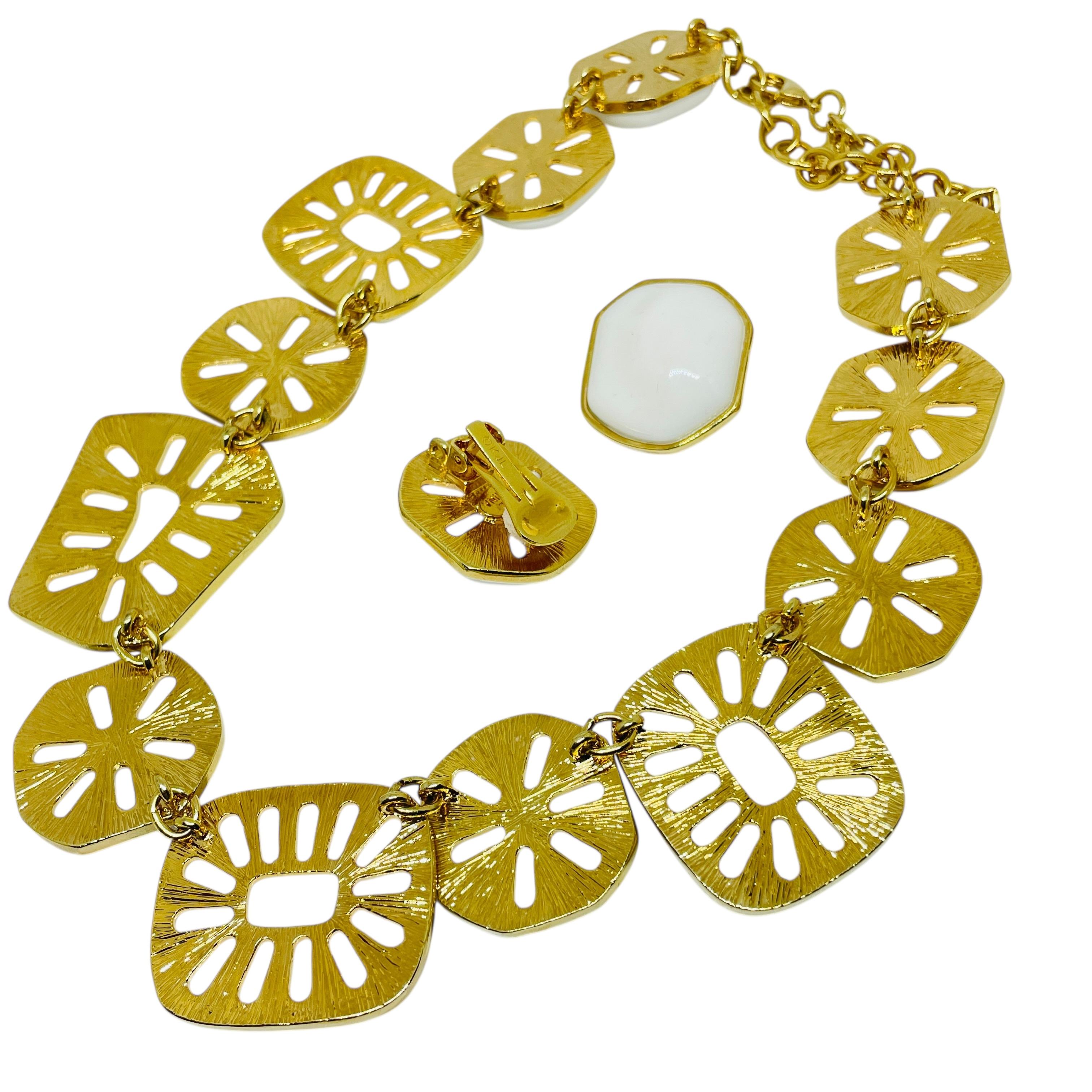 KJL KENNETH JAY LANE Vintage Gold Weiß Designer Statement Halskette Ohrringe Set im Zustand „Gut“ im Angebot in Palos Hills, IL