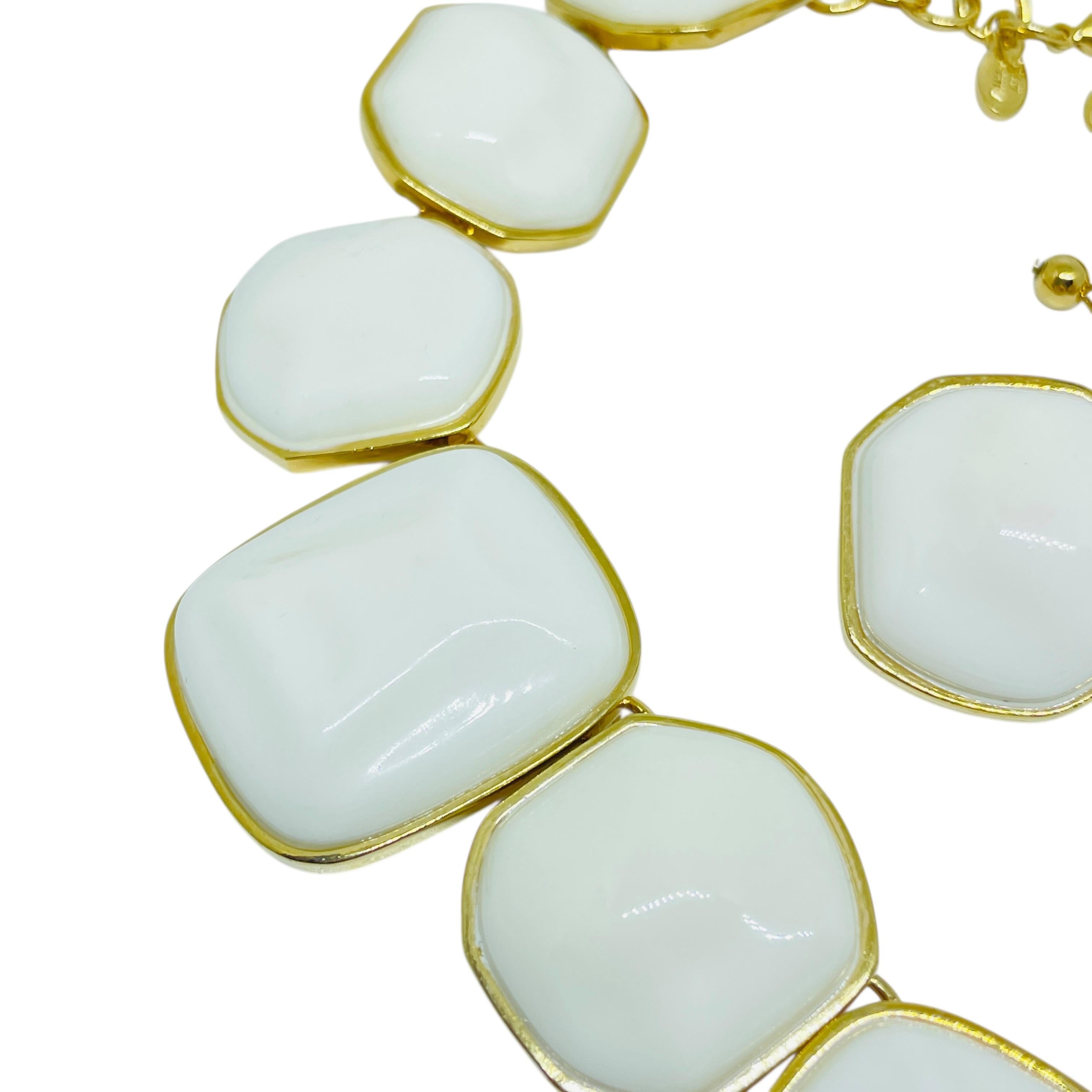 KJL KENNETH JAY LANE Vintage Gold Weiß Designer Statement Halskette Ohrringe Set im Angebot 2