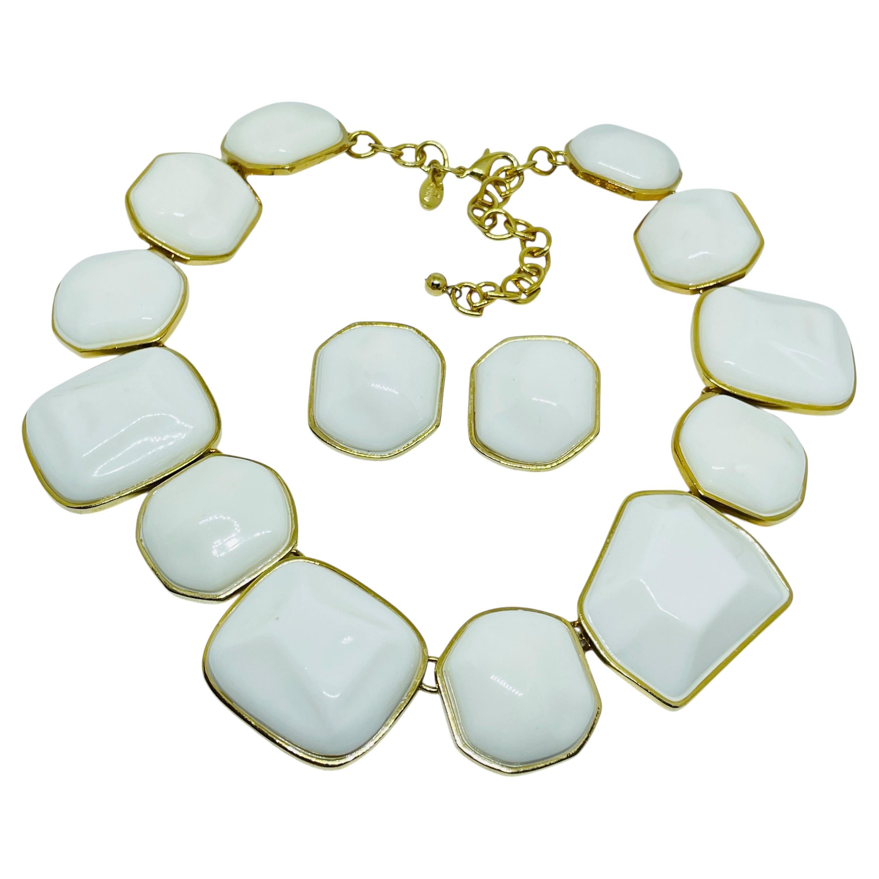 KJL KENNETH JAY LANE Vintage Gold Weiß Designer Statement Halskette Ohrringe Set im Angebot