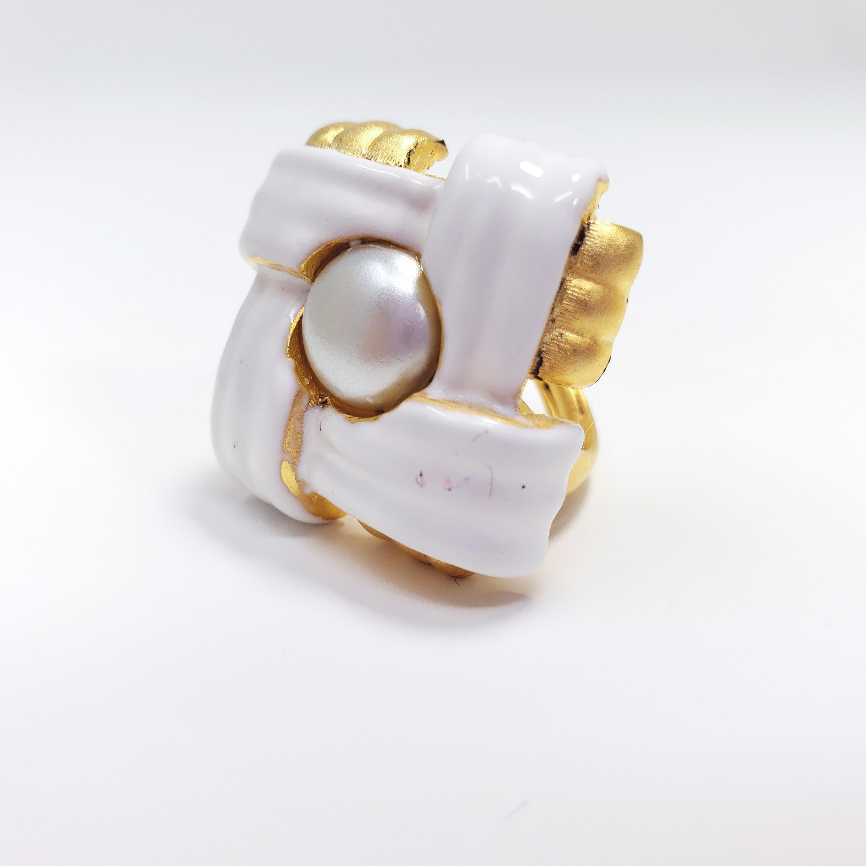 Women's KJL Kenneth Jay Lane White Enamel and Faux Pearl Goldtone Cocktail Ring