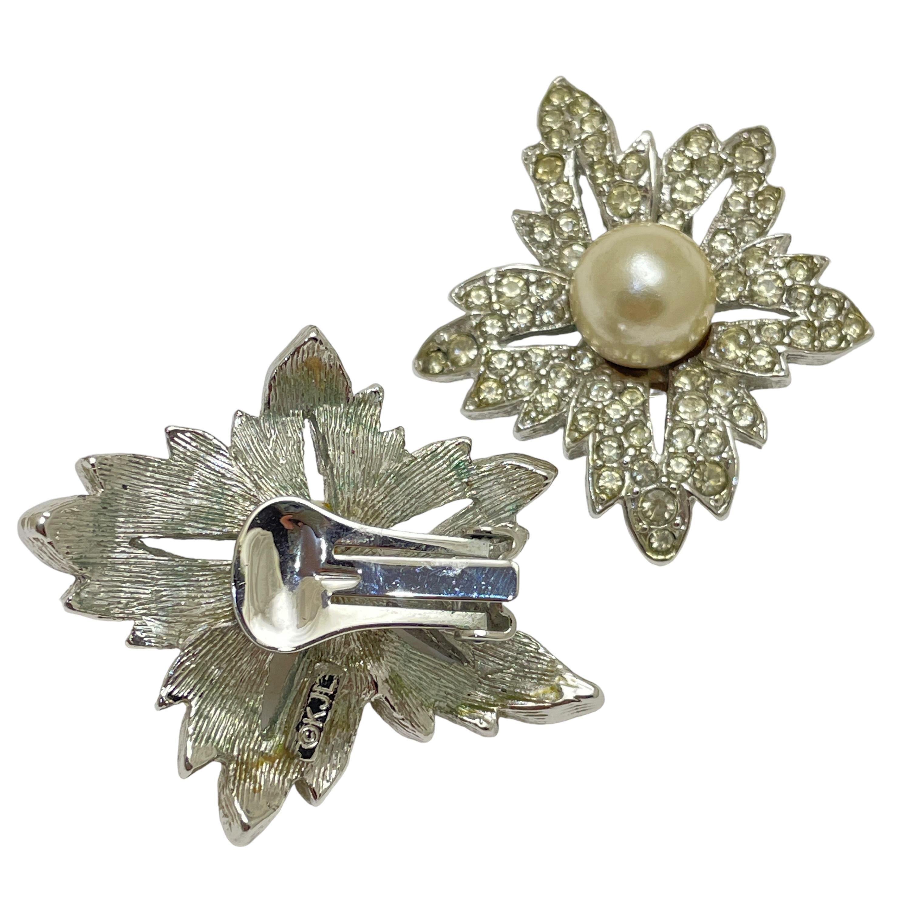 KJL signierte Vintage Silber Strass Perle Blumen Designer Clip auf Ohrringe im Zustand „Gut“ im Angebot in Palos Hills, IL