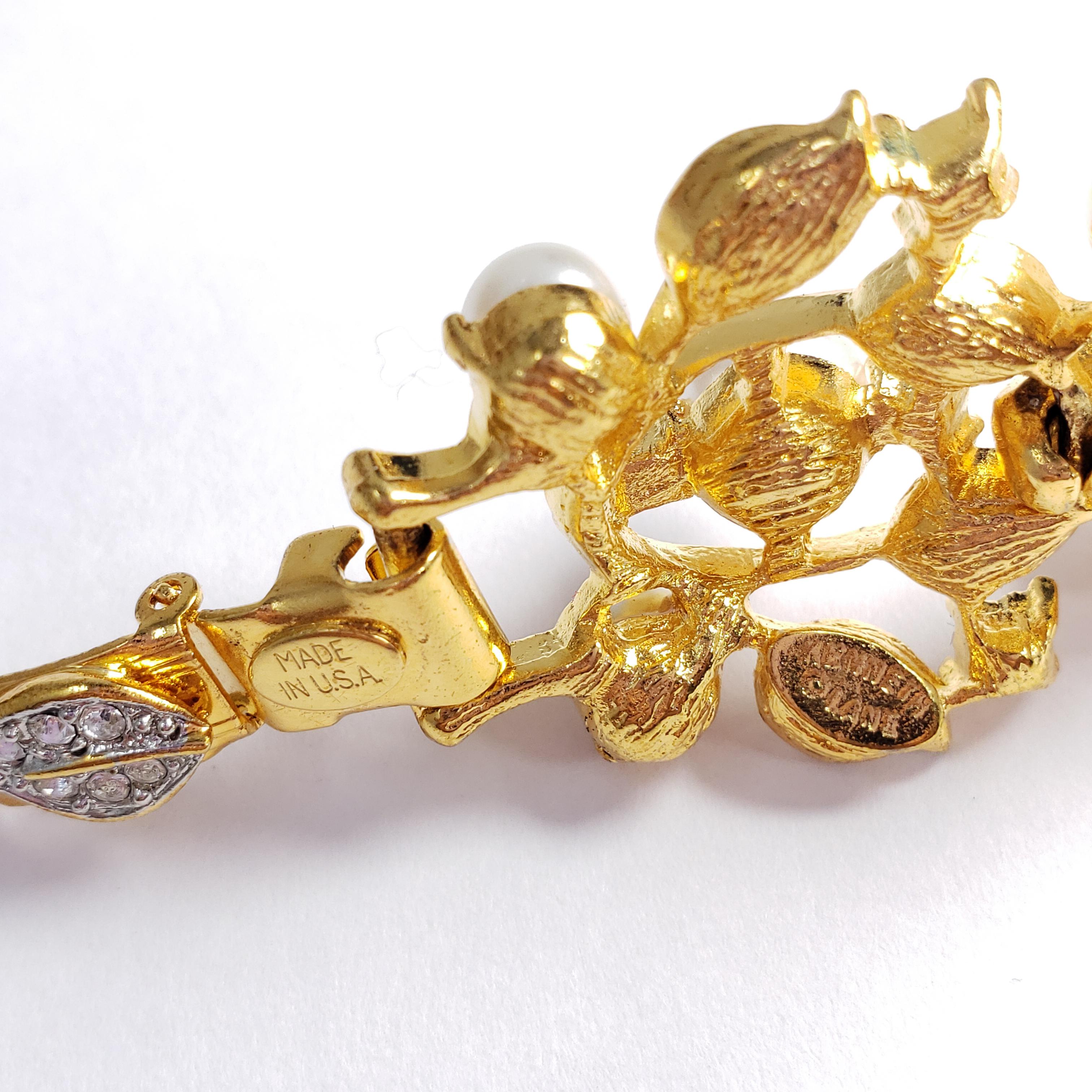 KJLK Kenneth Jay Lane Floral Gold Crystal and Faux Pearl Leaf Link Bracelet In New Condition For Sale In Milford, DE