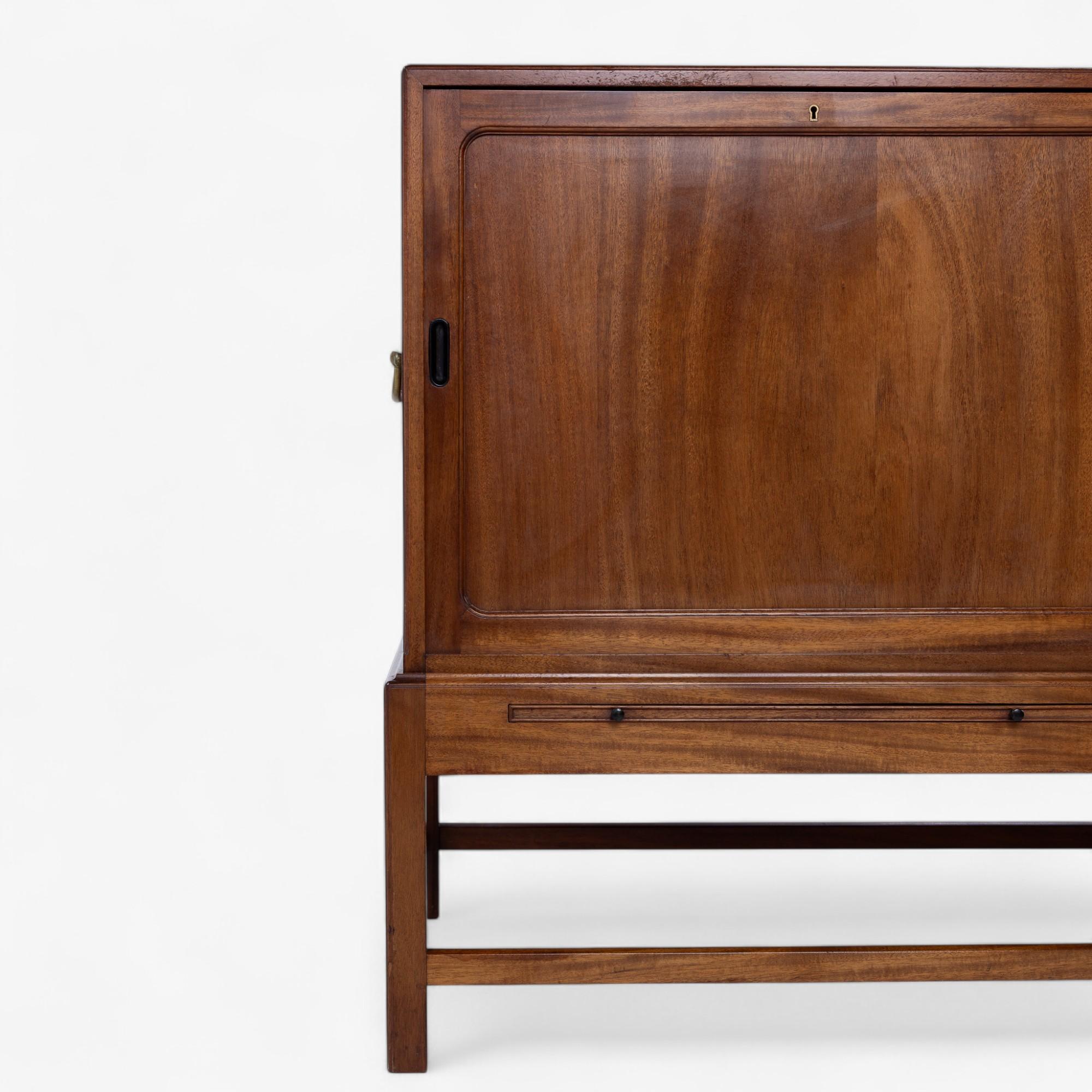KK 4122 - Sideboard in Cuba mahogany by Kaare Klint In Good Condition For Sale In Copenhagen, DK