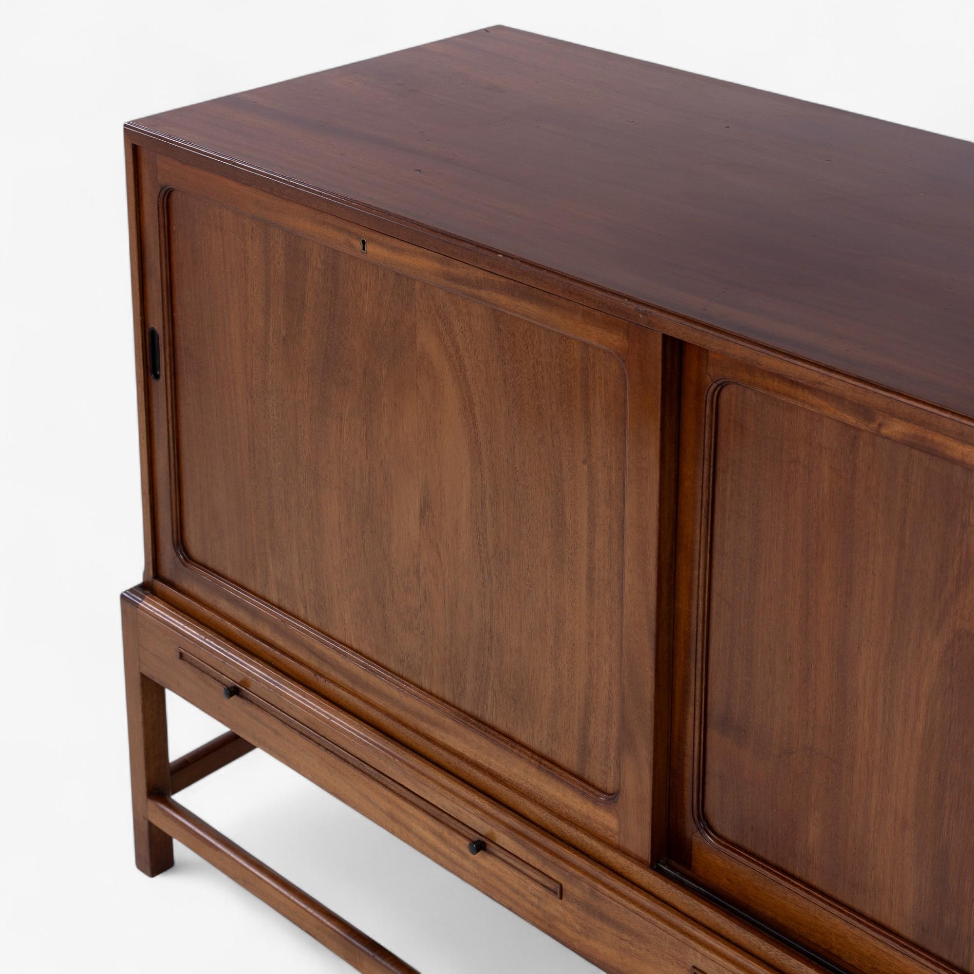 20th Century KK 4122 - Sideboard in Cuba mahogany by Kaare Klint For Sale