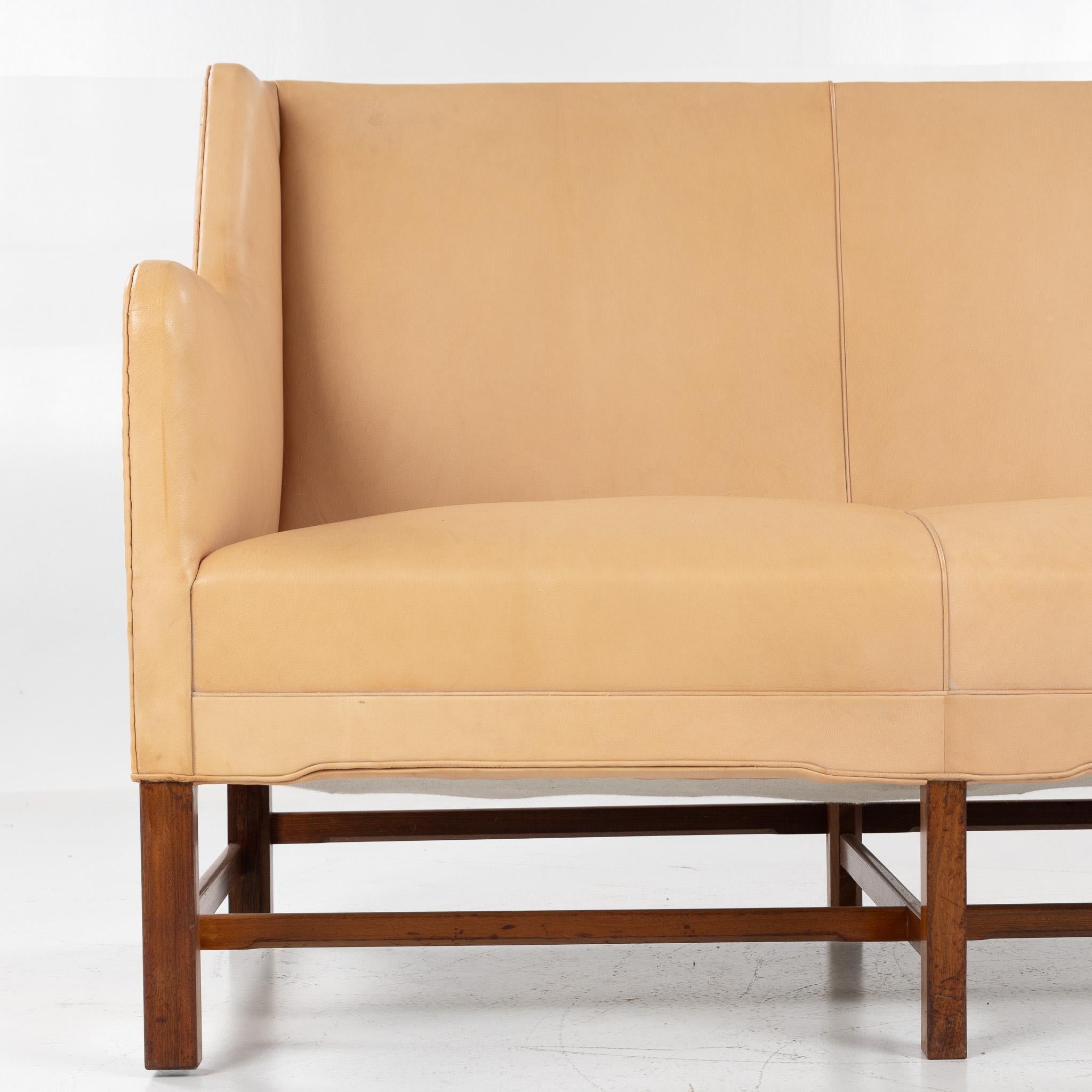 KK 5011 - 3-Sitzer-Sofa aus Mahagoni und patiniertem nigerfarbenem Leder im Zustand „Gut“ im Angebot in Copenhagen, DK