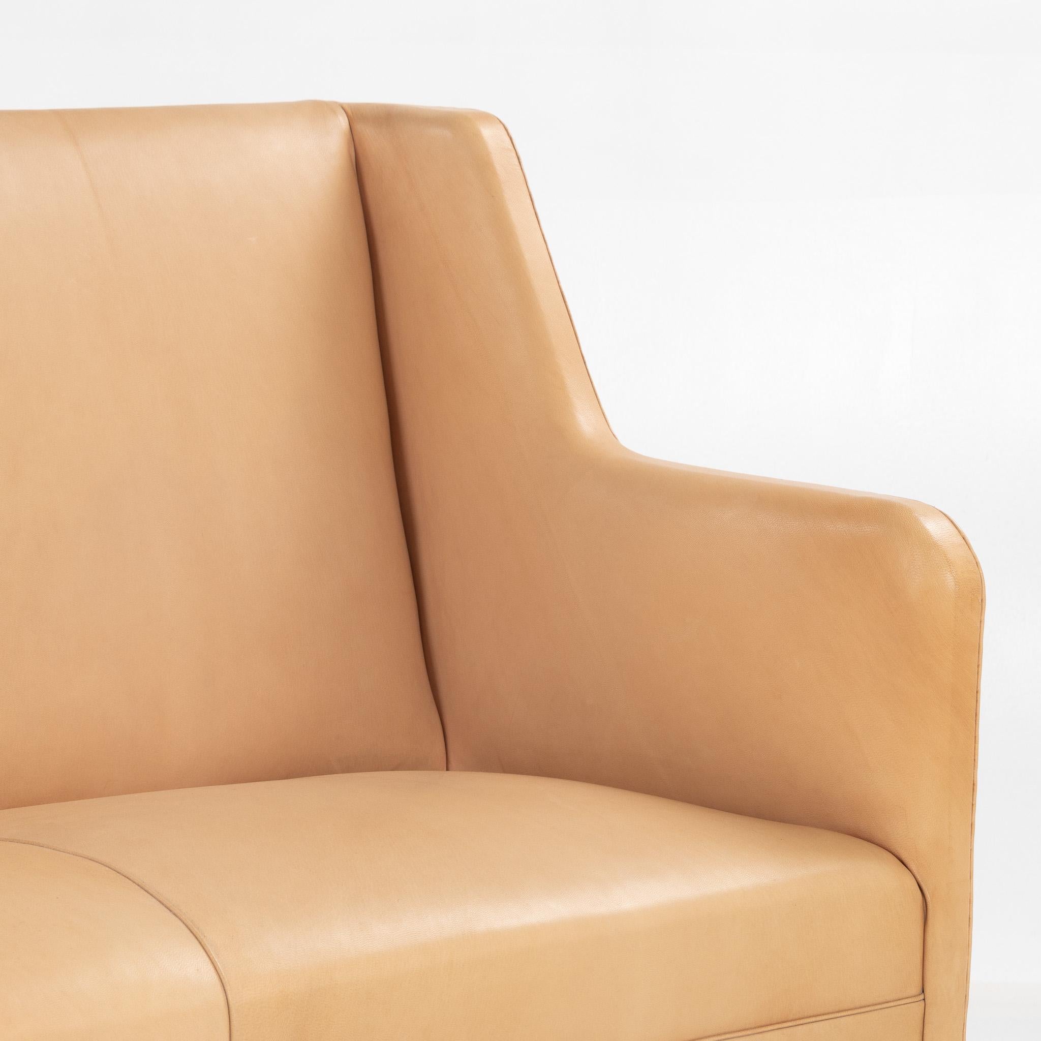 KK 5011 - 3-Sitzer-Sofa aus Mahagoni und patiniertem nigerfarbenem Leder (20. Jahrhundert) im Angebot