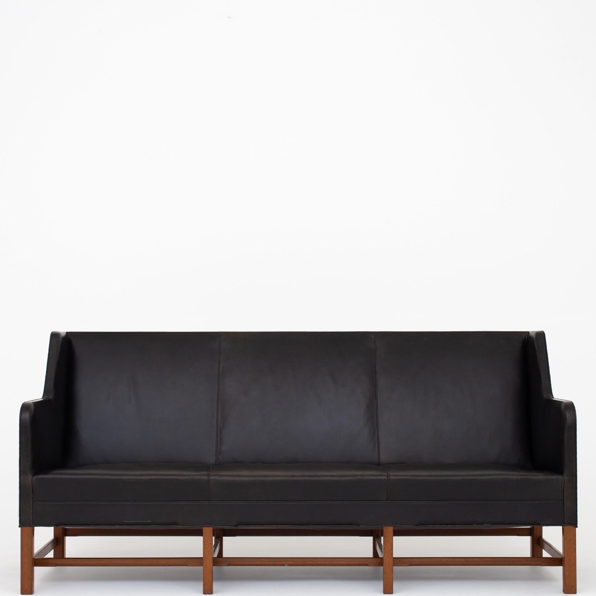 KK 5011 Sofa by Kaare Klint 1