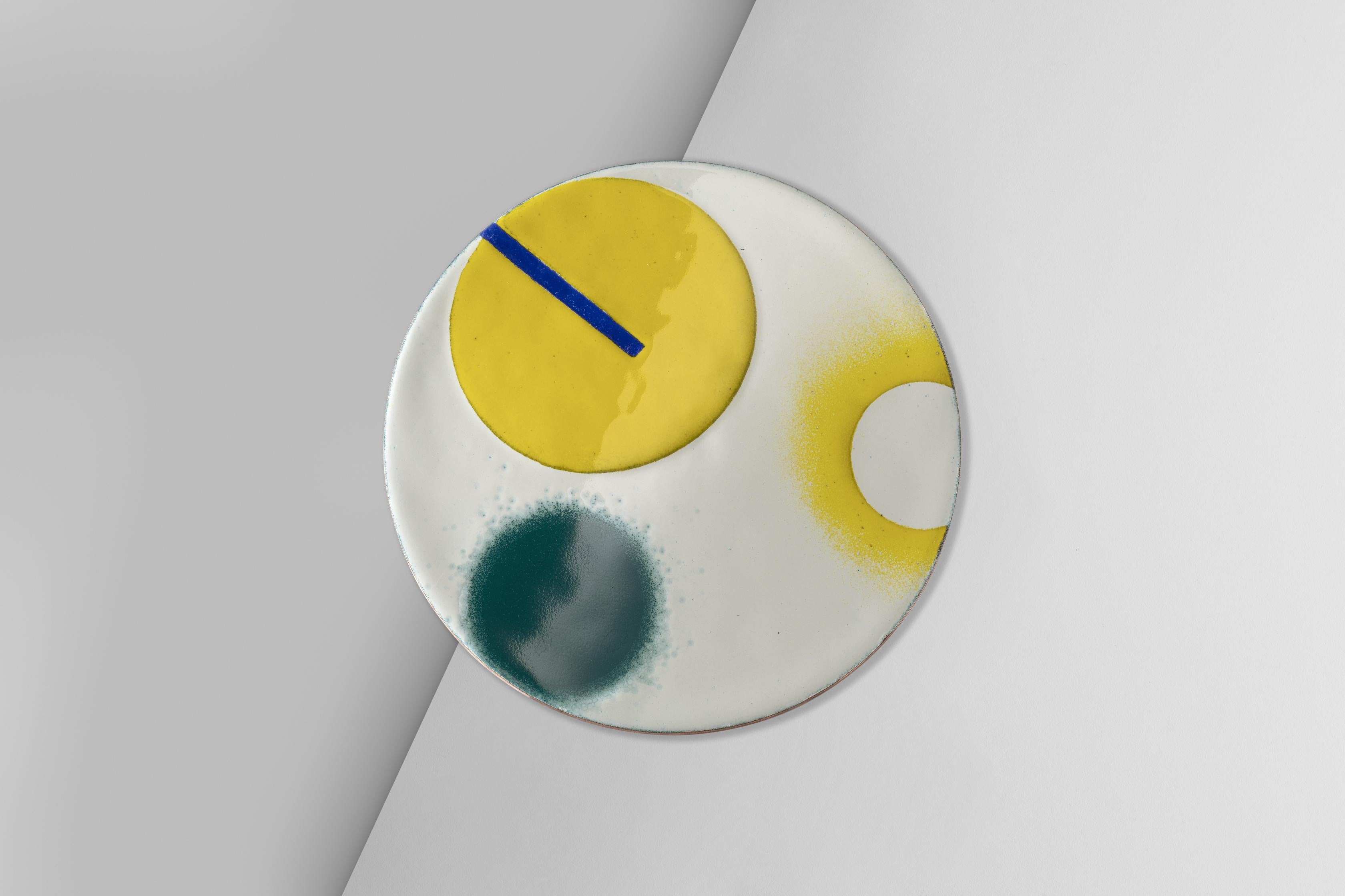 Collezione di piatti decorativi realizzati con la tecnica dello smalto a fuoco su rame. I colori e i motivi provengono da una visita al Guggenheim Museum di New York, mentre la tecnica è un tributo al design italiano degli anni '50, '60 e '70. Il