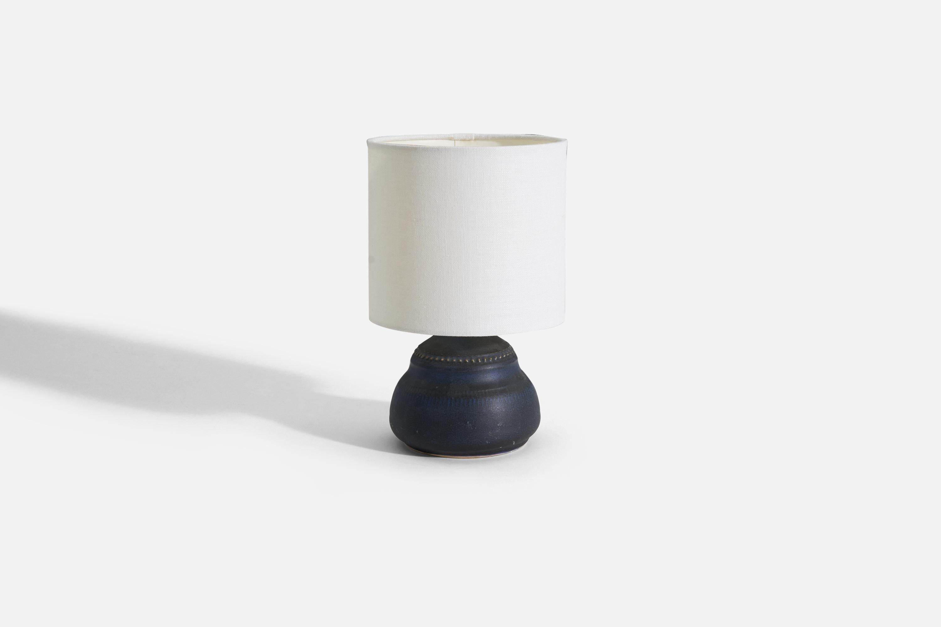 Suédois Lampe de bureau Klase Hgans, grès bleu-émaillé, Suède, années 1960 en vente