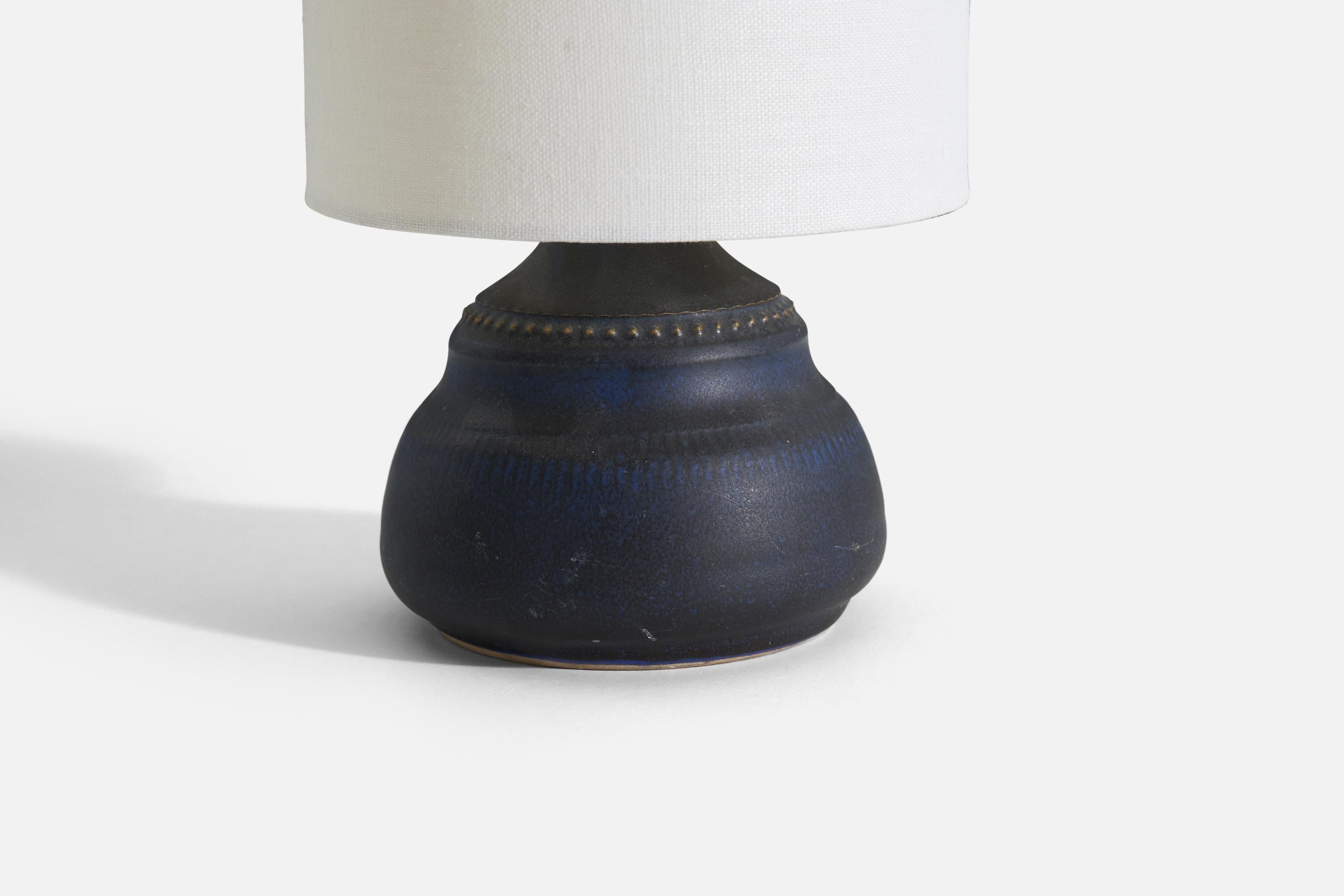 Klase Höganäs, Table Lamp, Blue-Glazed Stoneware, Sweden, 1960s In Good Condition For Sale In High Point, NC