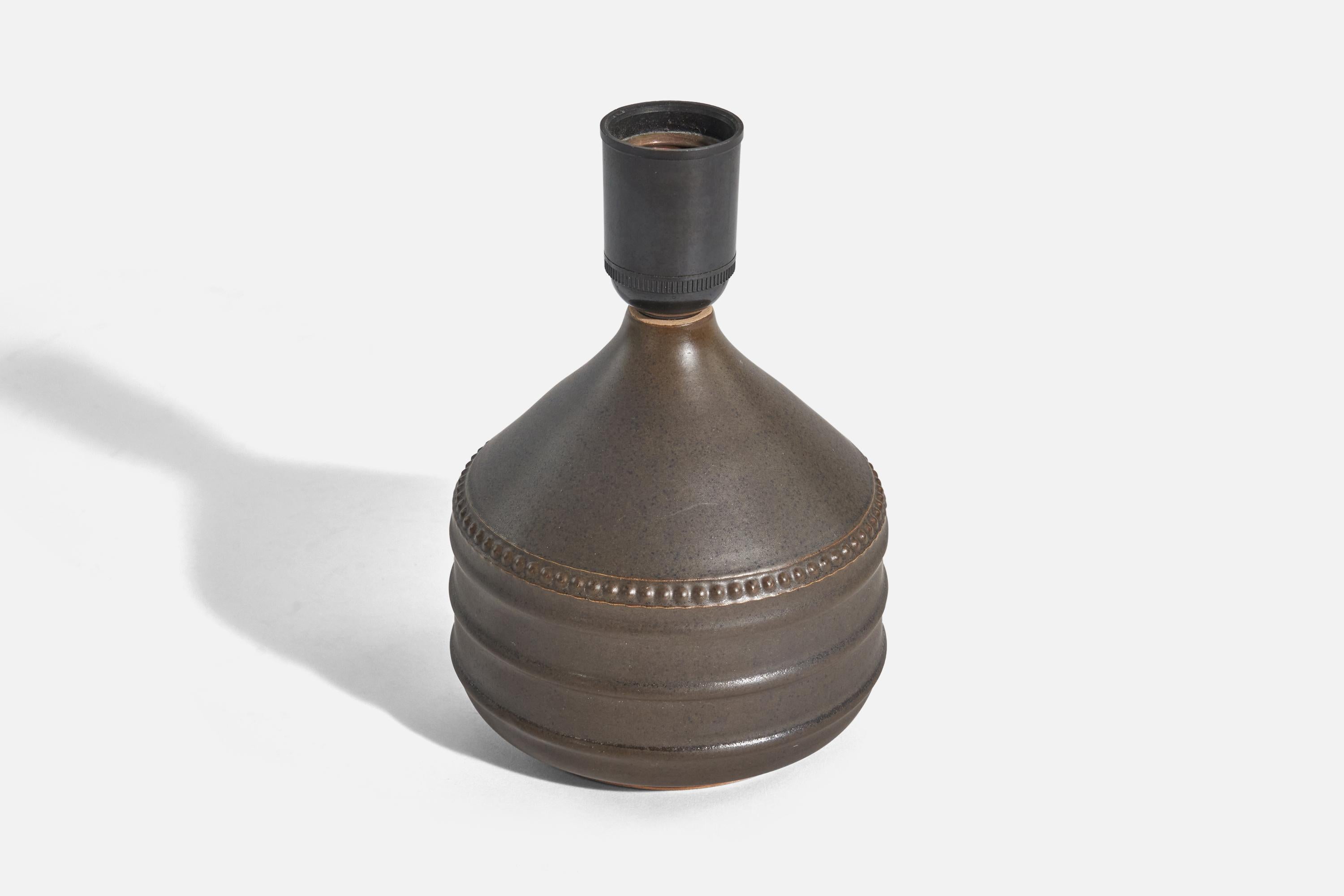 Swedish Klase Höganäs, Table Lamp, Brown-Glazed Stoneware, Fabric, Sweden, 1960s For Sale