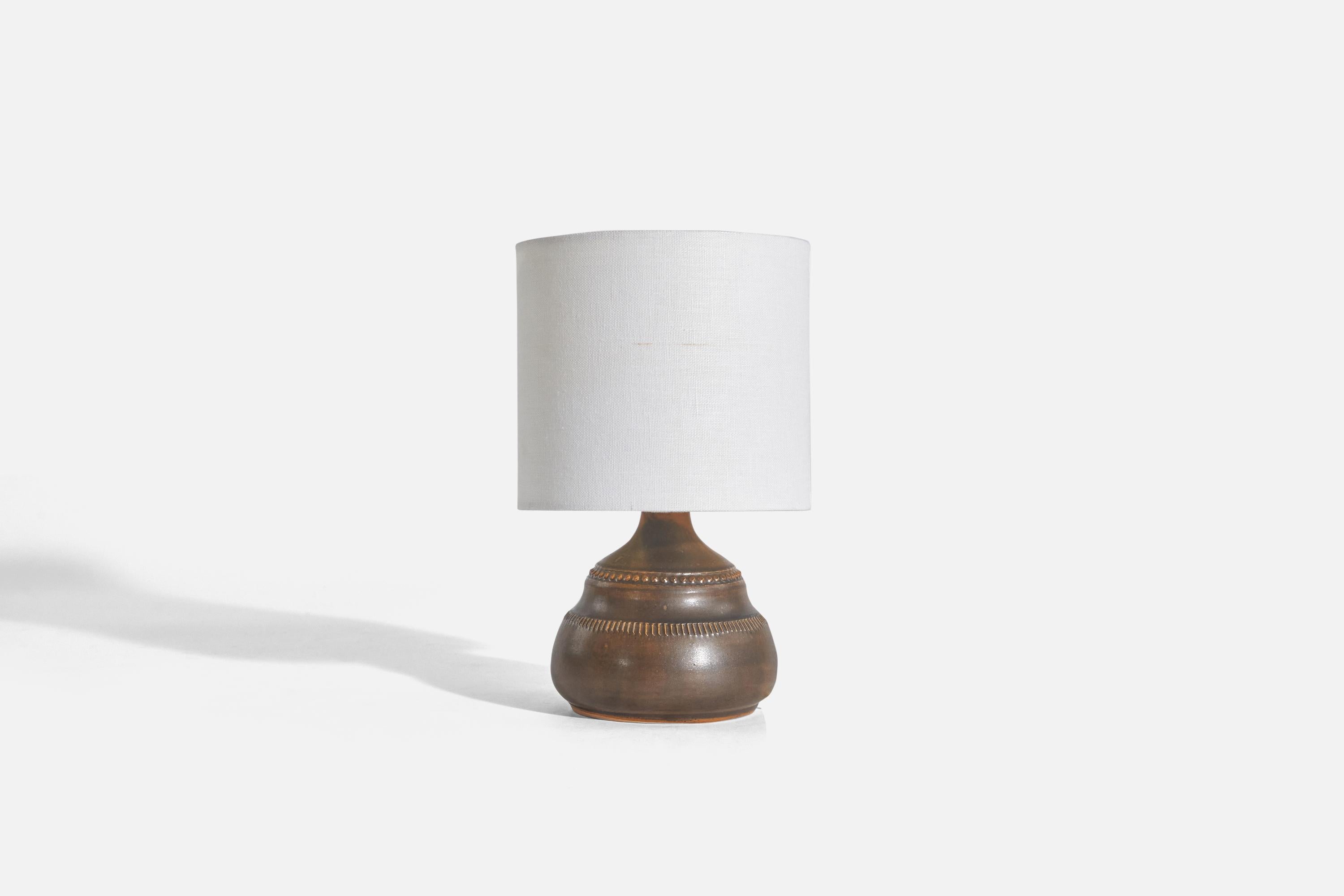 A brown, glazed stoneware table lamp designed and produced by Klase Höganäs, Sweden, 1960s. 

Sold without Lampshade(s)
Dimensions of lamp (inches) : 6.37 x 4.78 x 4.78 (height x width x depth)
Dimensions of shade (inches) : 6.12 x 6.06 x 5.5