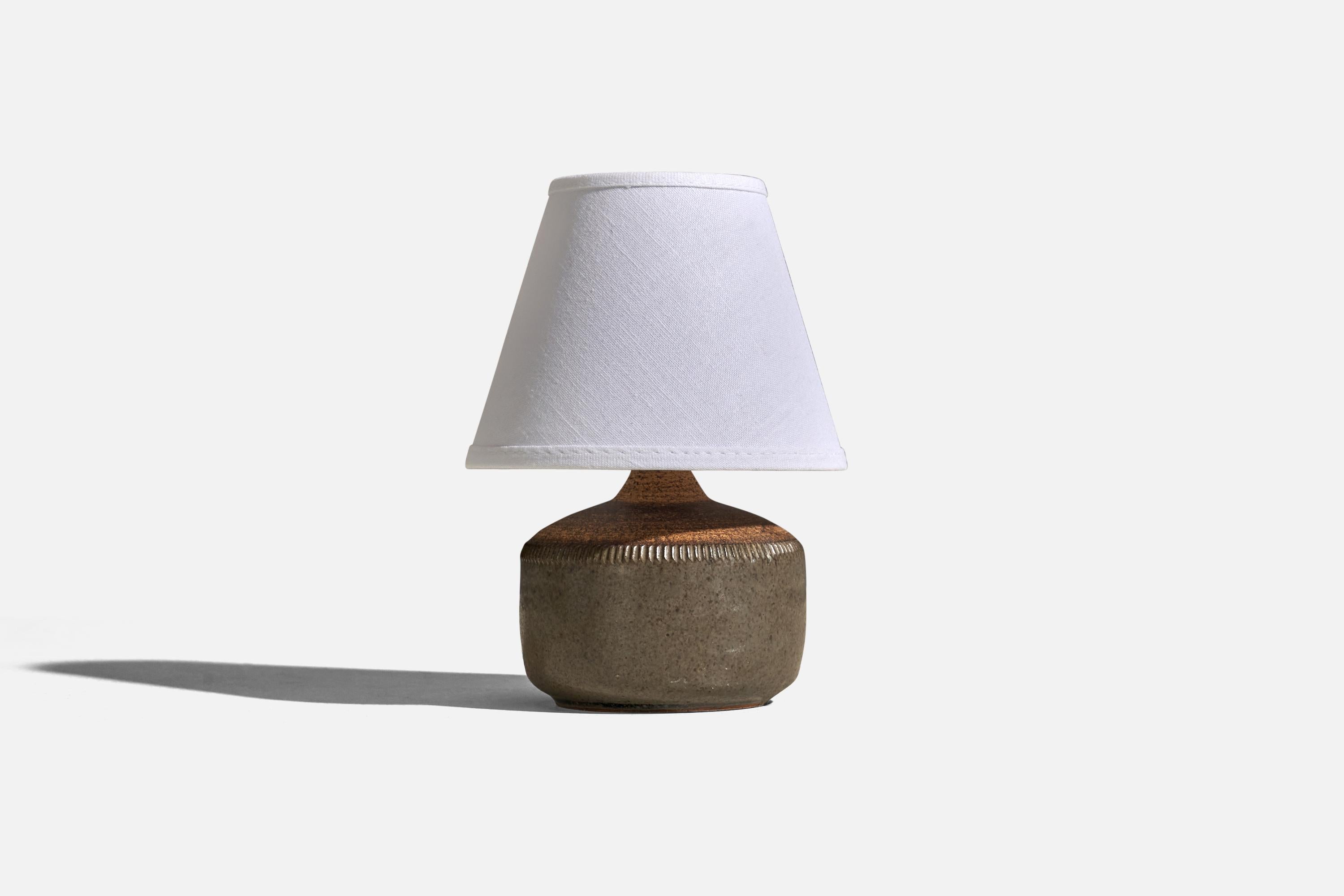 A brown glazed stoneware table lamp designed and produced by Klase Höganäs, Sweden, 1960s. 

Sold without Lampshade
Dimensions of Lamp (inches) : 6.10 x 4.38 x 4.38 (Height x Width x Depth)
Dimensions of Lampshade (inches) : 3 x 5.75 x 6 (Top