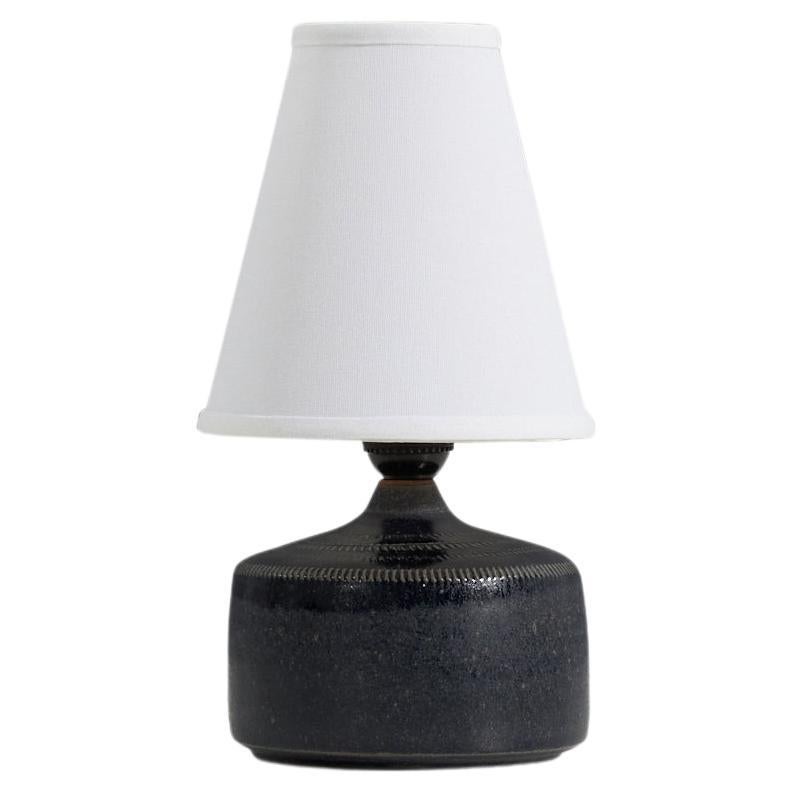 Klase Höganäs, Table Lamp, Glazed Incised Stoneware, Sweden, 1960s For Sale