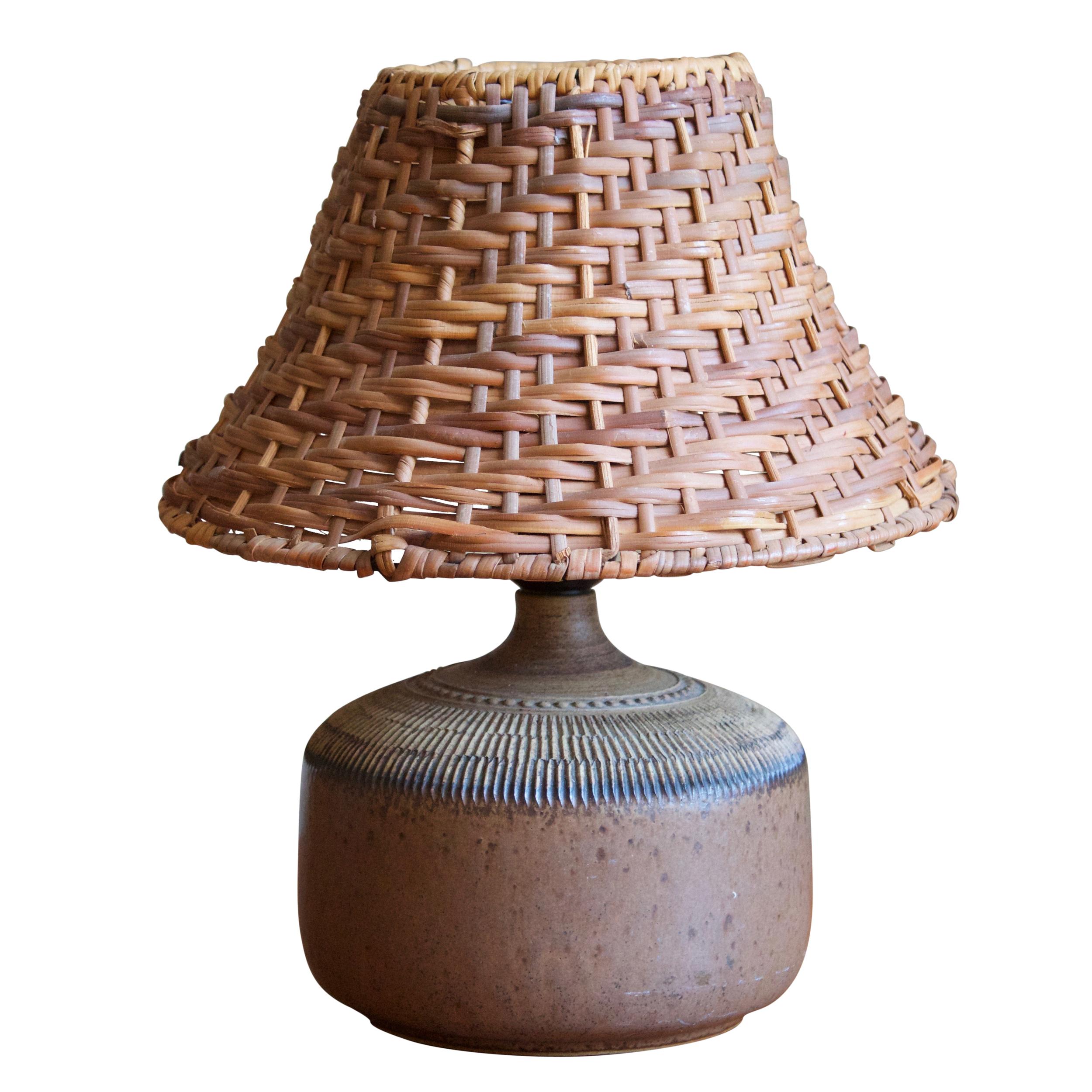 Klase Höganäs, Table Lamp, Glazed Stoneware, Rattan, Sweden, 1950s