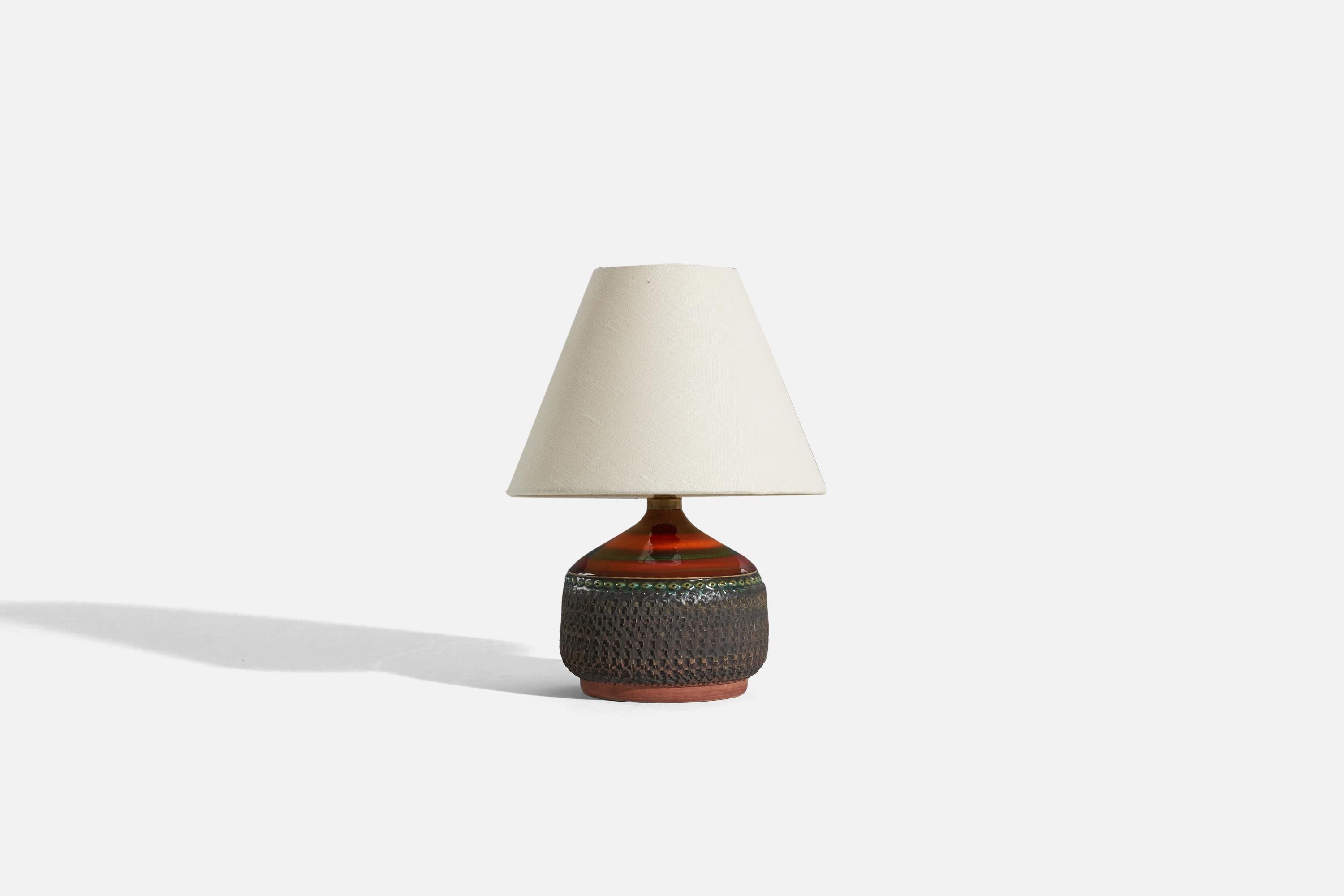 A glazed stoneware table lamp, designed and produced by Klase Höganäs, Sweden, 1960s.

Sold without lampshade. 
Dimensions of Lamp (inches) : 7.5625 x 5.125 x 5.125 (H x W x D)
Dimensions of Shade (inches) : 4 x 8.25 x 6.25 (T x B x