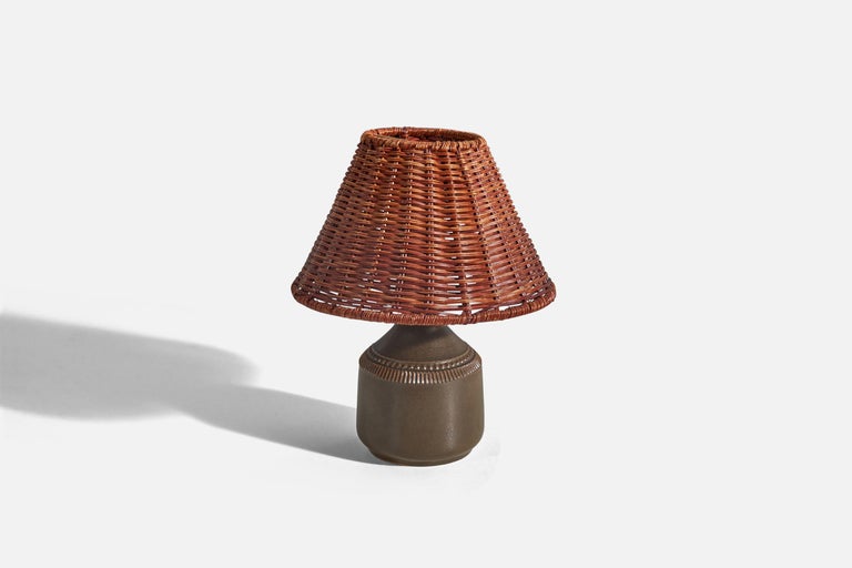 A brown, glazed stoneware table lamp designed and produced by Klase Höganäs, Sweden, 1960s. 

Sold without lampshade. 
Dimensions of Lamp (inches) : 7.25 x 4.03 x 4.03 (height x width x depth)
Dimensions of Shade (inches) : 3.5 x 8 x 5.37 (top