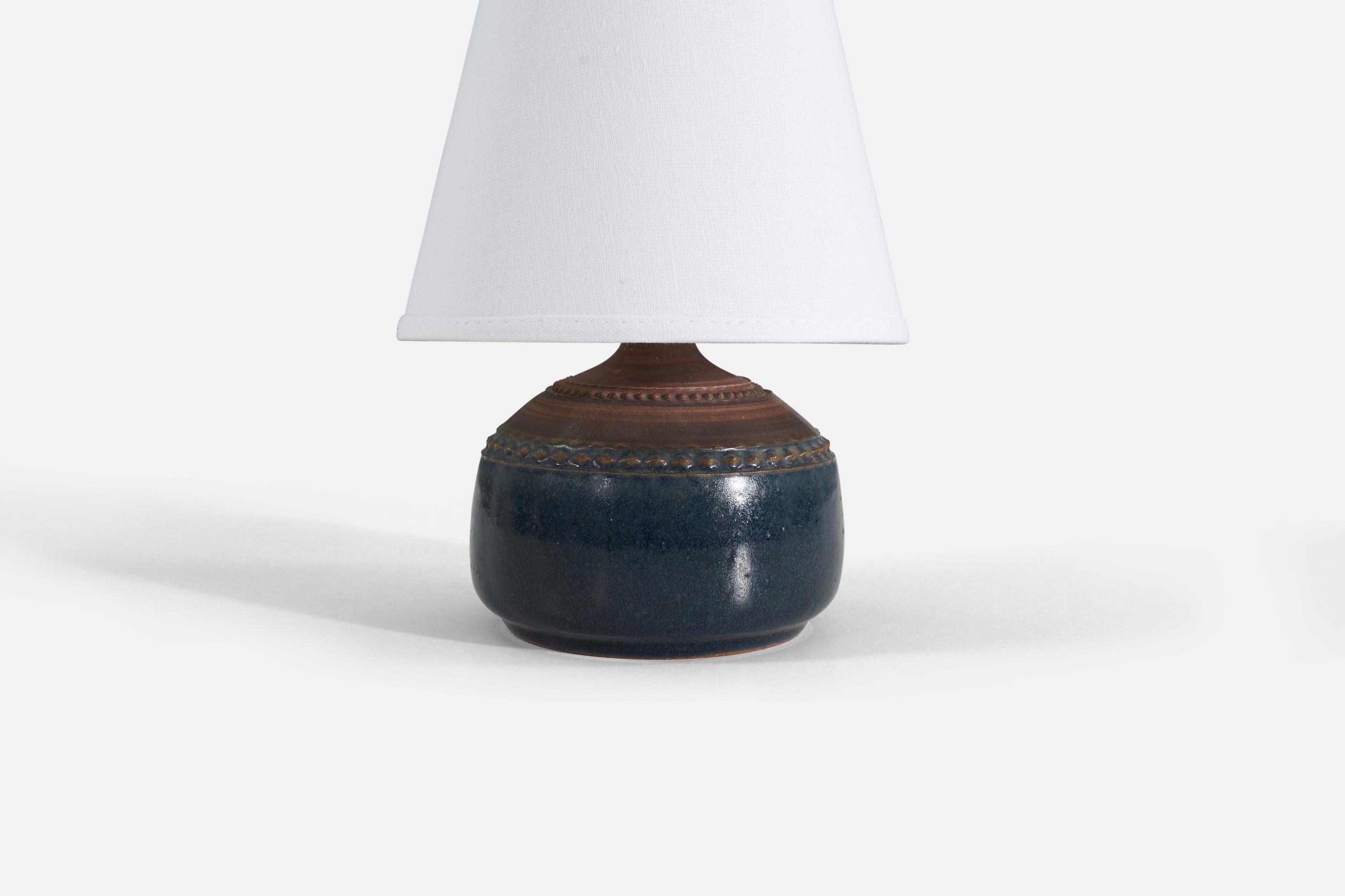 Klase Höganäs, Table Lamp, Glazed Stoneware, Sweden, 1960s In Good Condition For Sale In High Point, NC