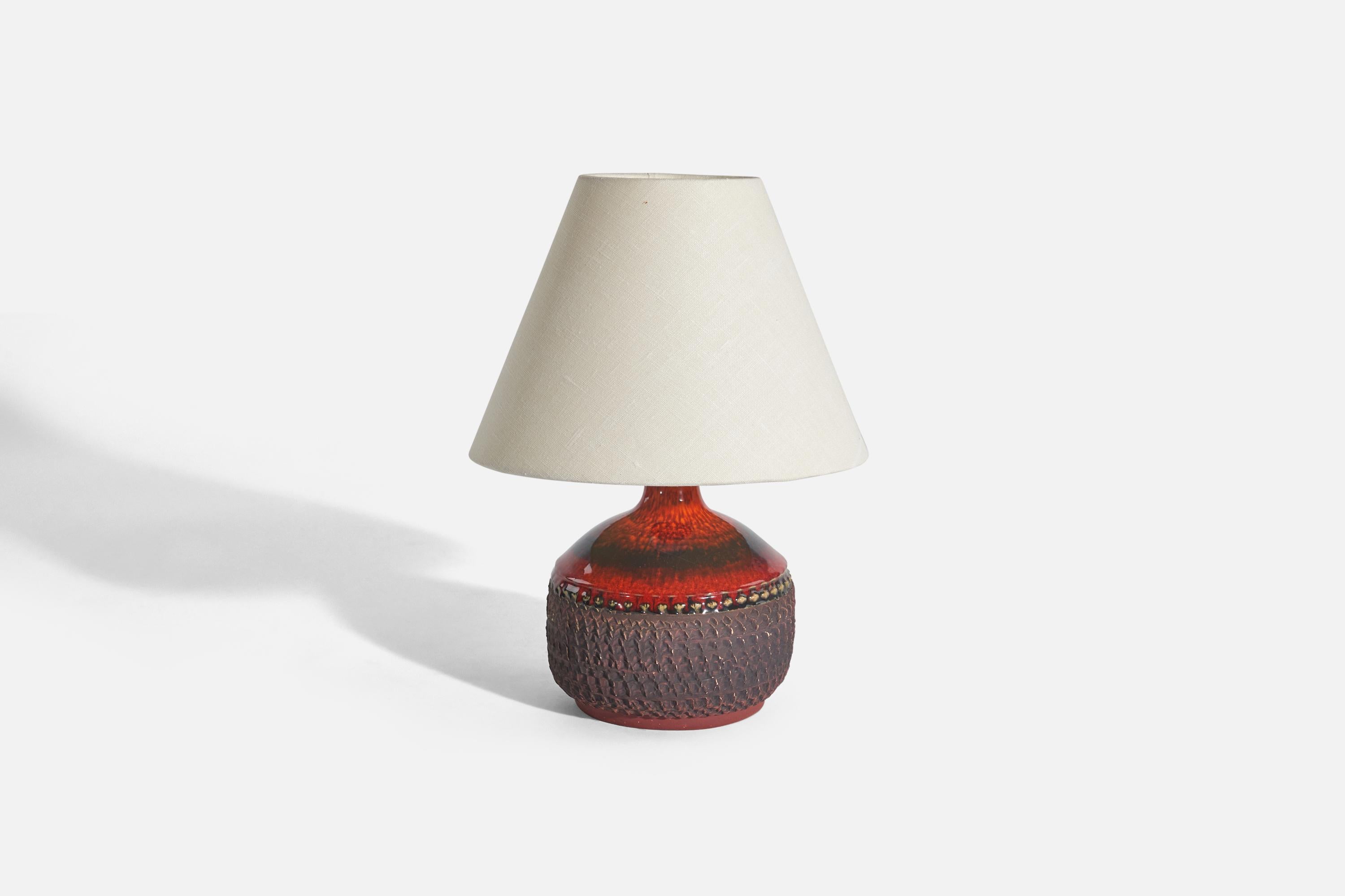 Mid-Century Modern Klase Höganäs, Table Lamp, Red and Brown-Glazed Stoneware, Sweden, 1960s For Sale