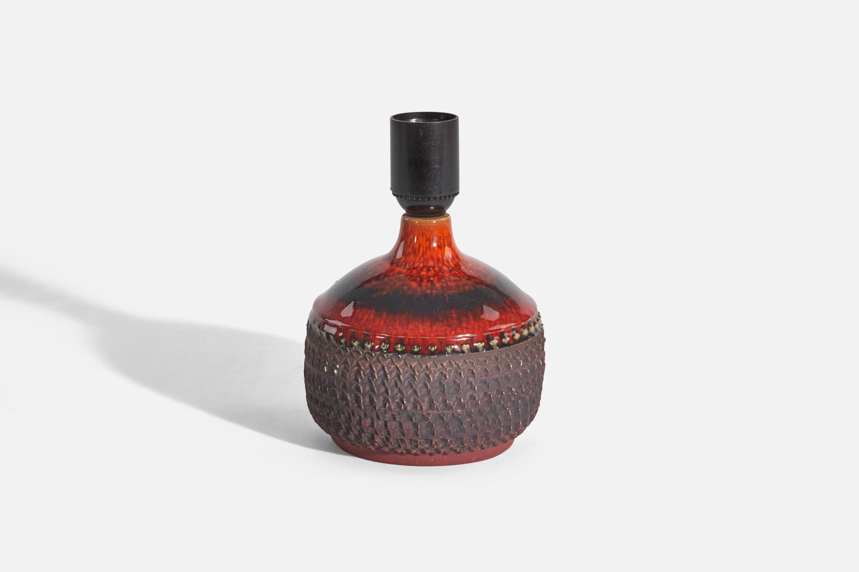 Swedish Klase Höganäs, Table Lamp, Red and Brown-Glazed Stoneware, Sweden, 1960s For Sale