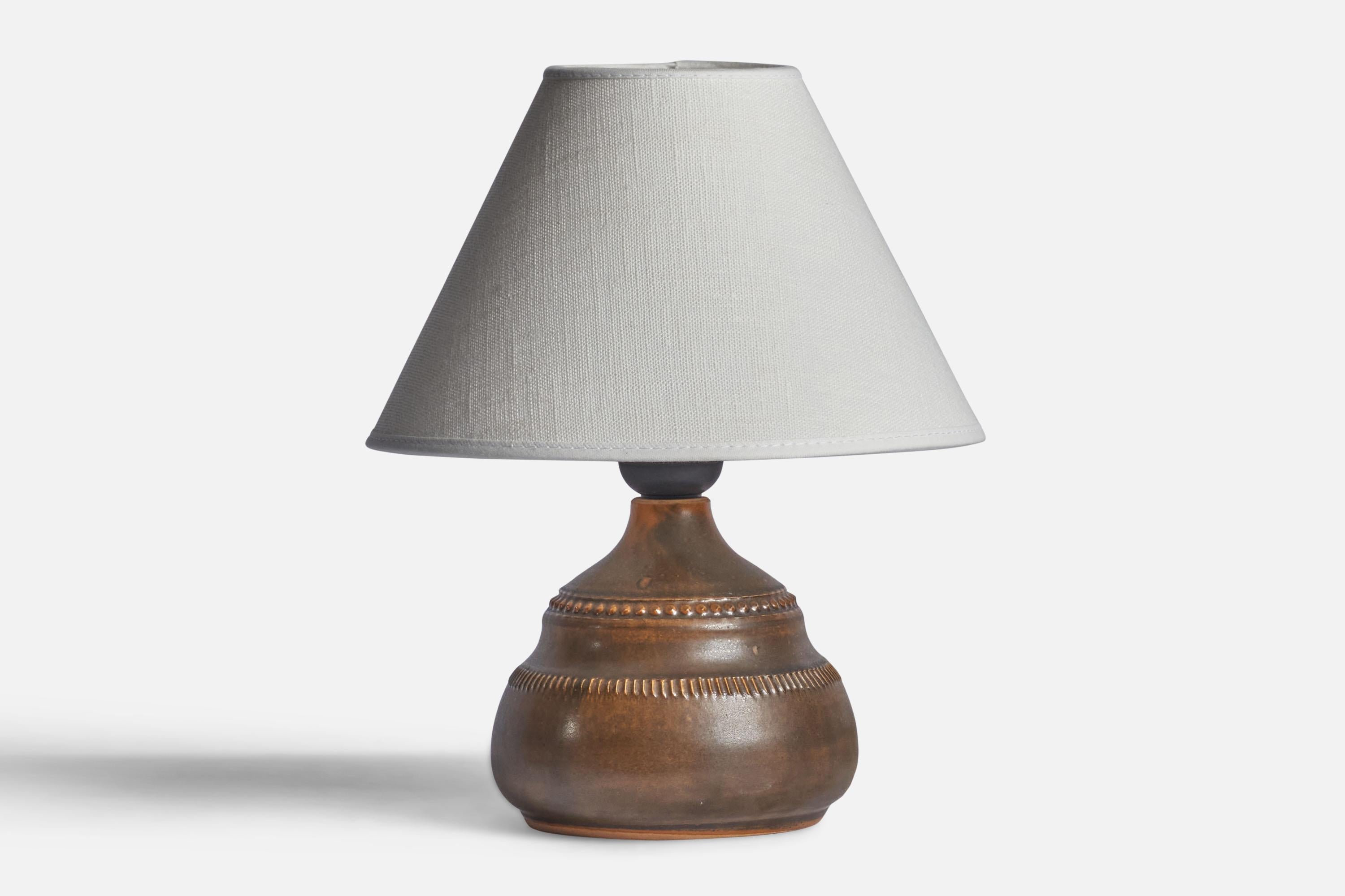 A brown-glazed stoneware table lamp designed and produced by Klase Höganäs, Sweden, c. 1960s.

Dimensions of Lamp (inches): 6.5” H x 5” Diameter
Dimensions of Shade (inches): 3” Top Diameter x 8” Bottom Diameter x 5.4” H
Dimensions of Lamp with