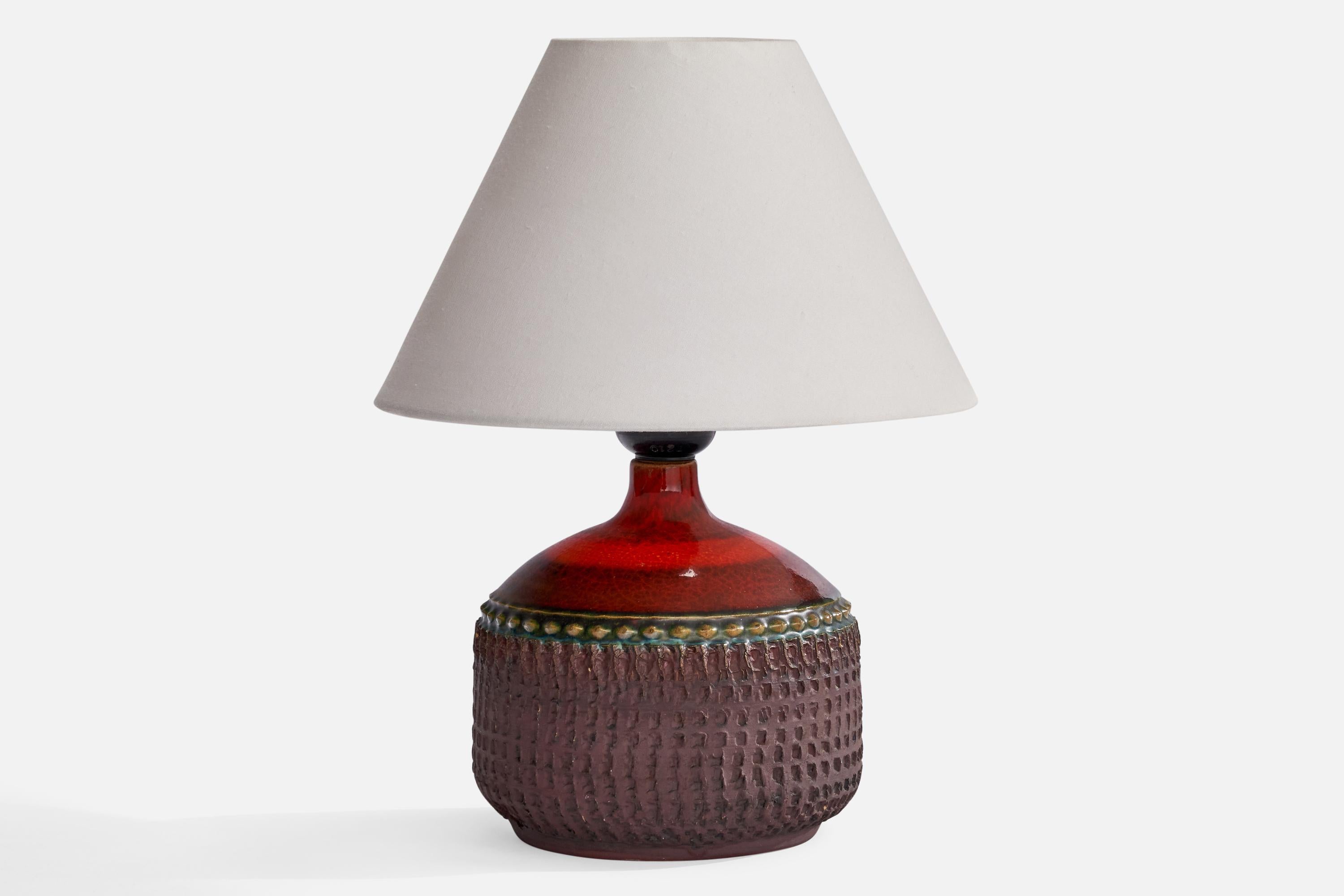 A red and purple-glazed stoneware table lamp designed and produced by Klase Höganäs, Sweden, 1960s.

Dimensions of Lamp (inches): 7.5” H x 5” Diameter
Dimensions of Shade (inches): 3” Top Diameter x 8”  Bottom Diameter x 5.5” H
Dimensions of Lamp