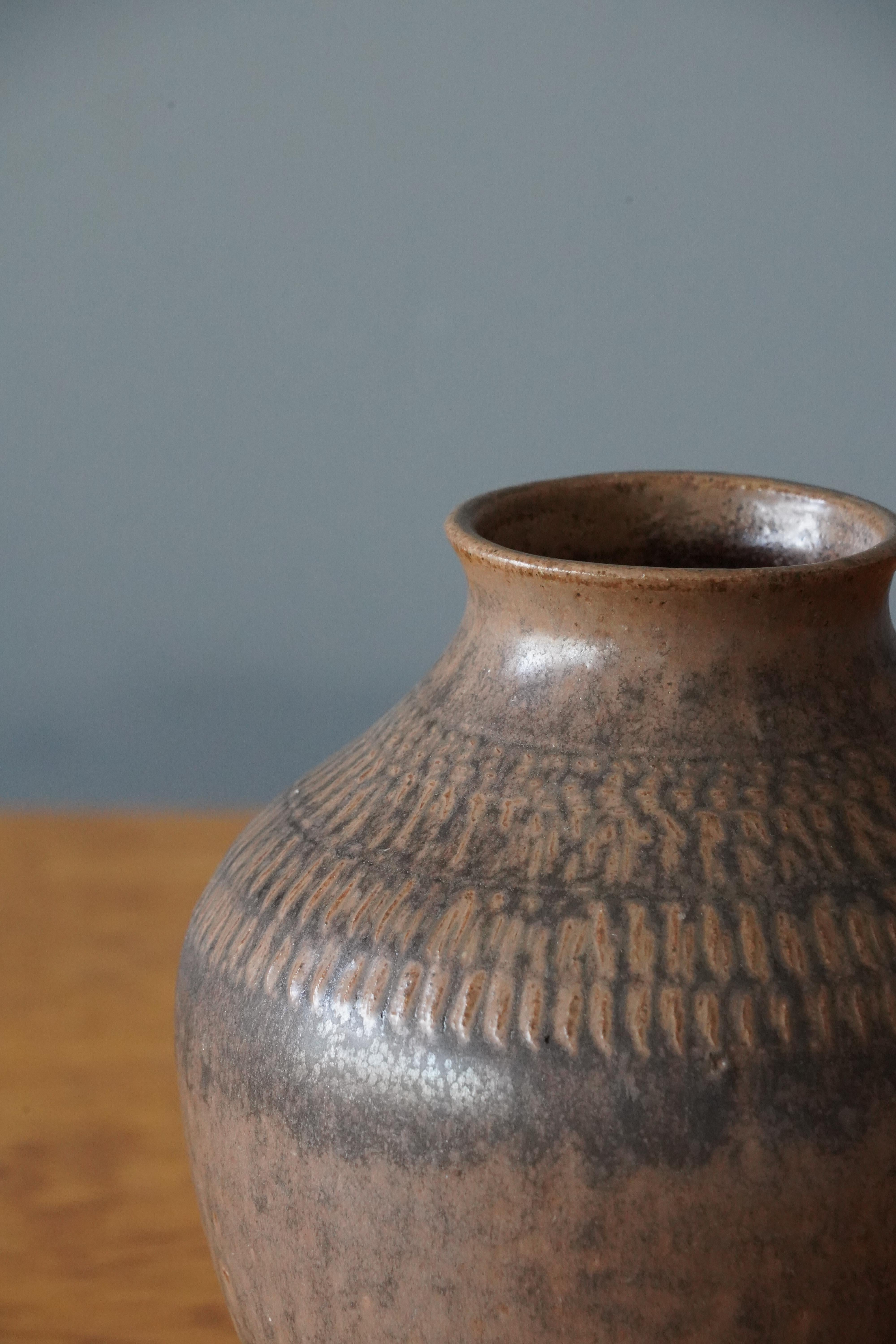 Klase Höganäs, Vase, Glazed Stoneware, Sweden, 1950s In Good Condition In High Point, NC