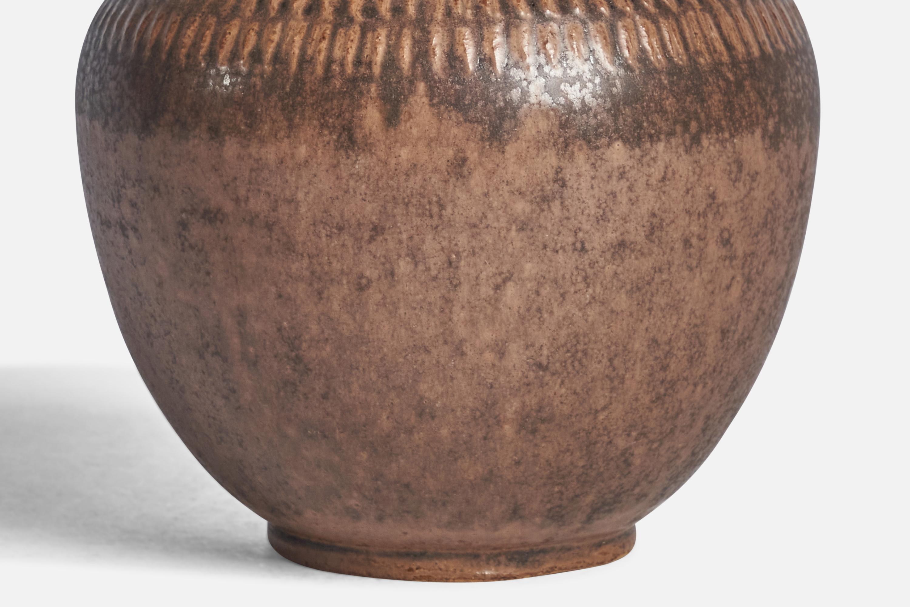 Klase Höganäs, Vase, Stoneware, Sweden, 1970s In Good Condition For Sale In High Point, NC