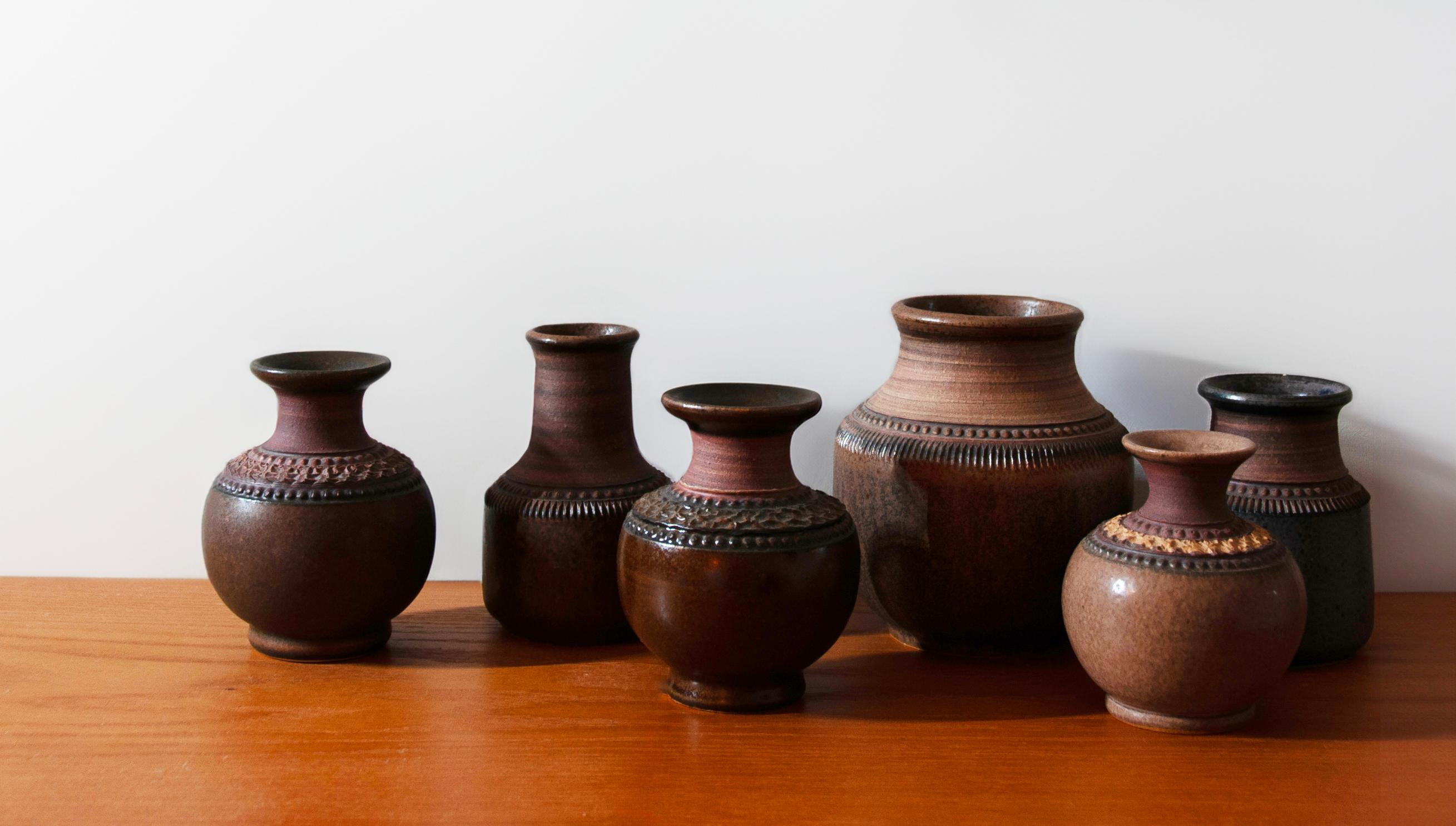Explore an exceptional collection of handmade ceramic vases from the iconic manufacturer Klase Keramik Höganäs, crafted with love and craftsmanship in the 1960s!

Product Description:
This collection of 15 vases is a vivid testament to Klase