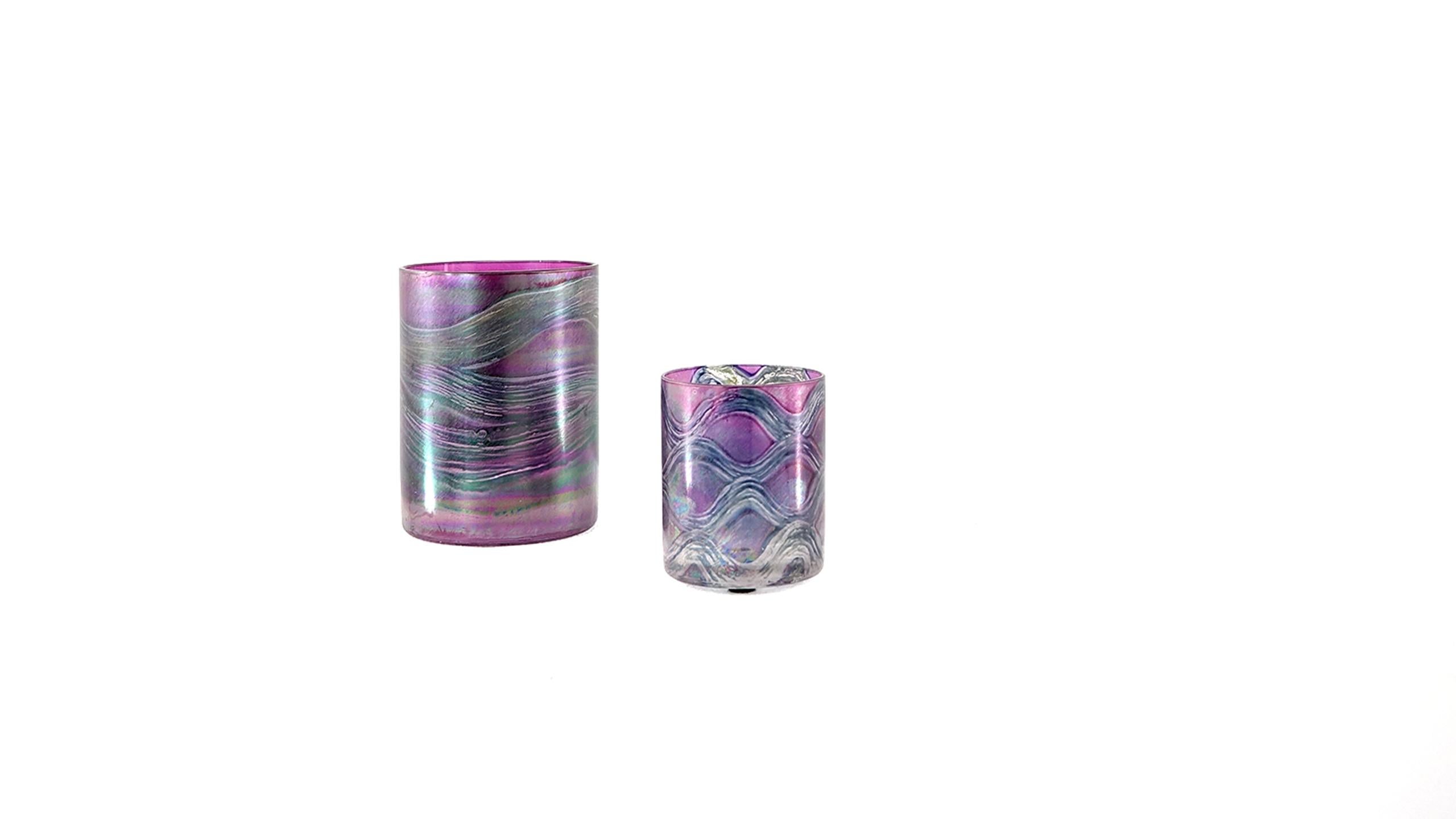 Klaus and Isgard Moje cup vase Hamburg, 1973

Cylinder on smooth bottom. On the surface, which is satin in an inclined guide, with resin-acidic Metals and oxides and marbled. 

Dimension

Left cup vase: Circular 8 cm, high 10.5 cm

Middle