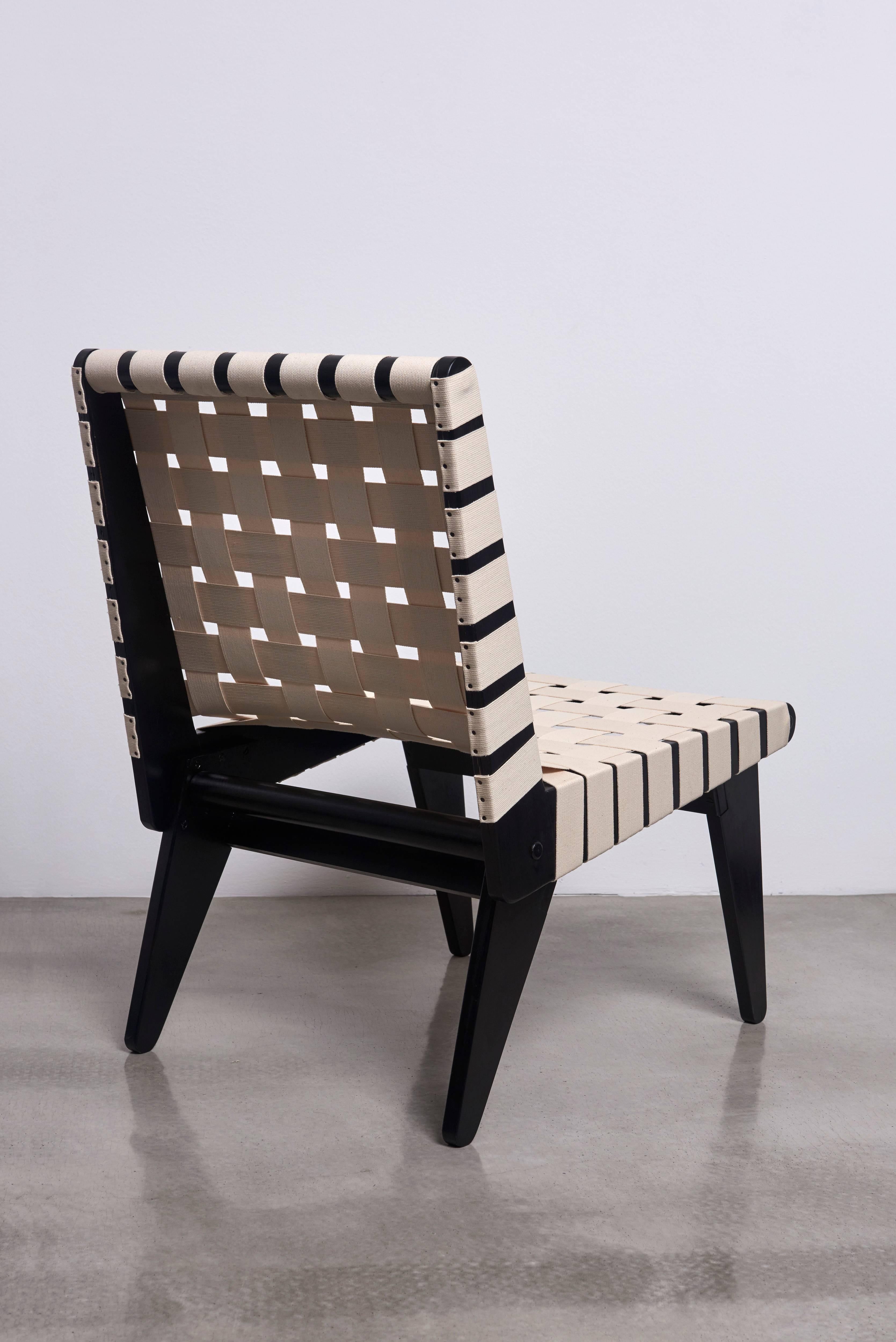 Mid-Century Modern Klaus Grabe fauteuil de salon avec sangles en coton blanc et cadre noir