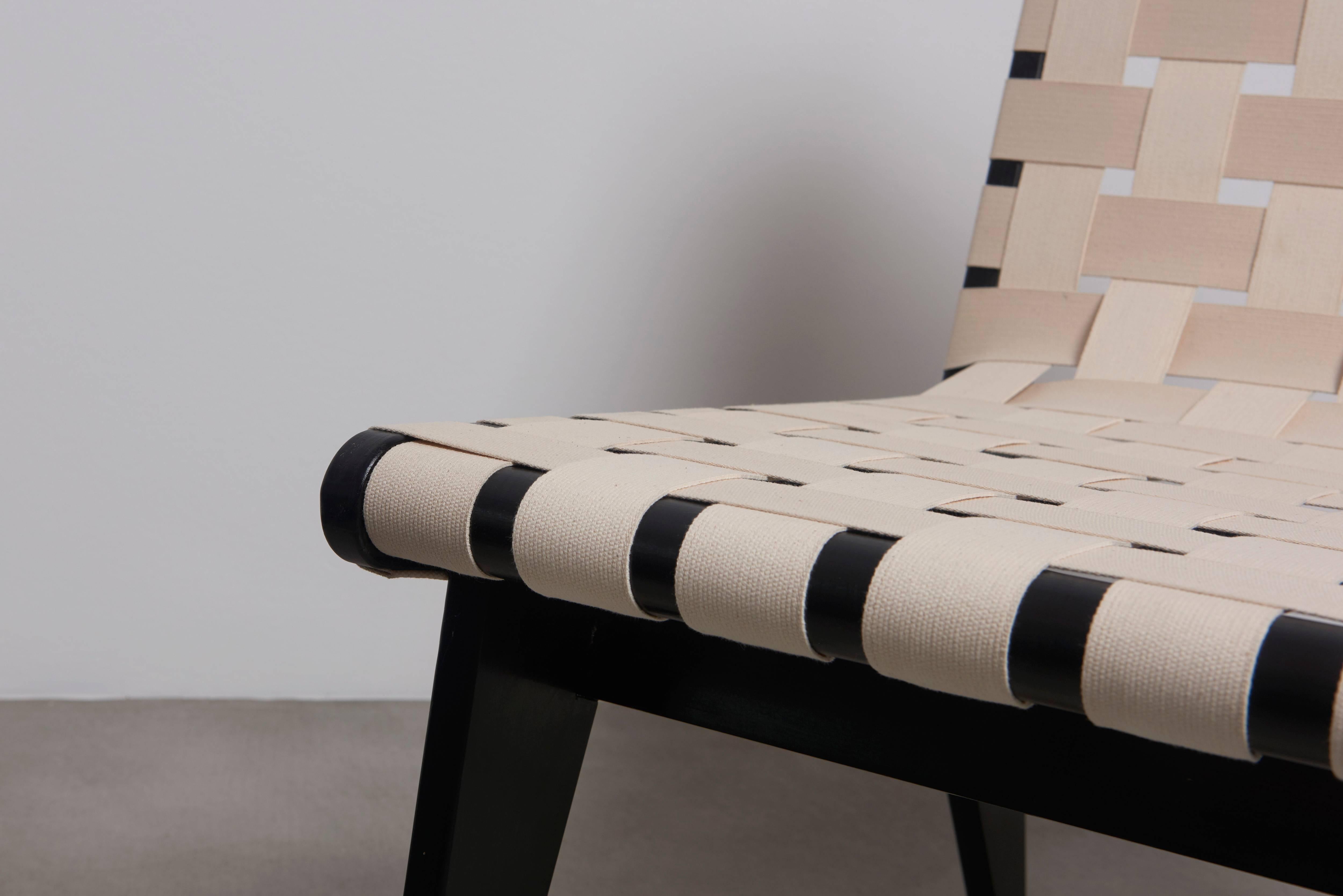 Klaus Grabe fauteuil de salon avec sangles en coton blanc et cadre noir Excellent état à Berlin, DE
