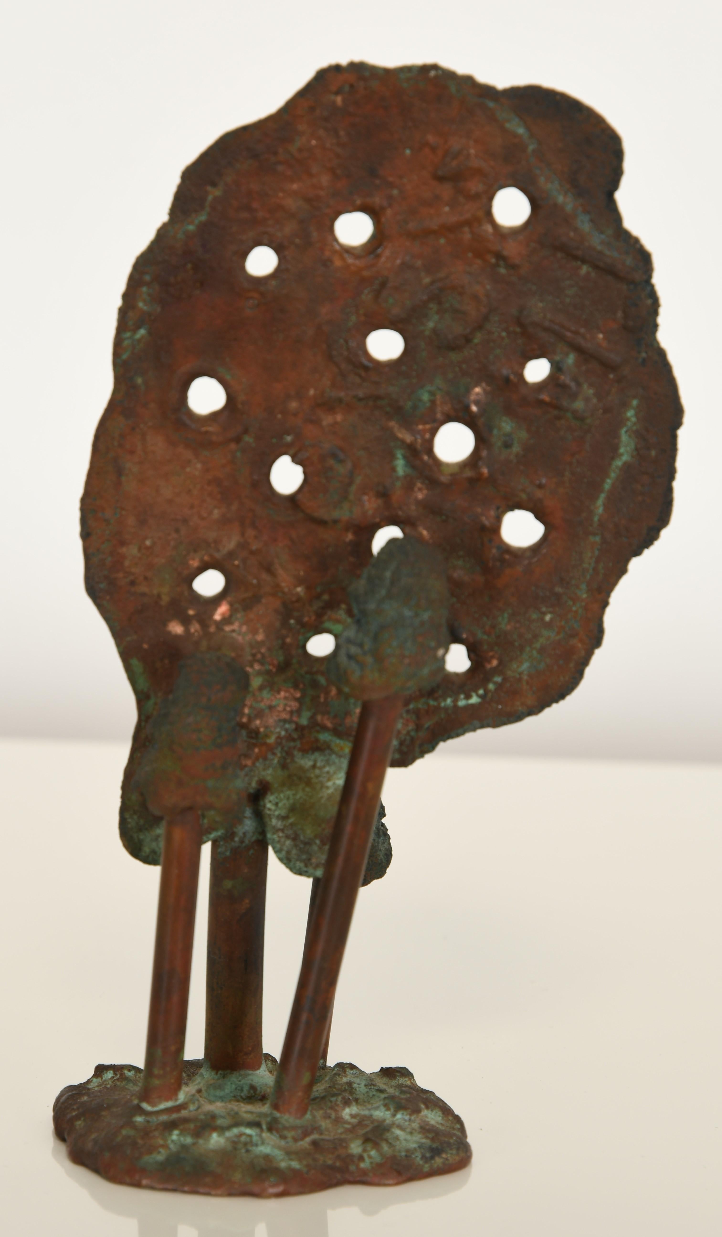 A modernist Klaus Ihlenfeld abstract bronze untitled organic mushroom sculpture, unmarked. Klaus Ihlenfeld was a studio assistant to Harry Bertoia. He is best known for his abstract sculptures in bronze and was heavily influenced by Bertoia. He