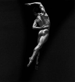 127.04.04 par Klaus Kampert - Photographie de danse, corps masculin, nu, noir et blanc