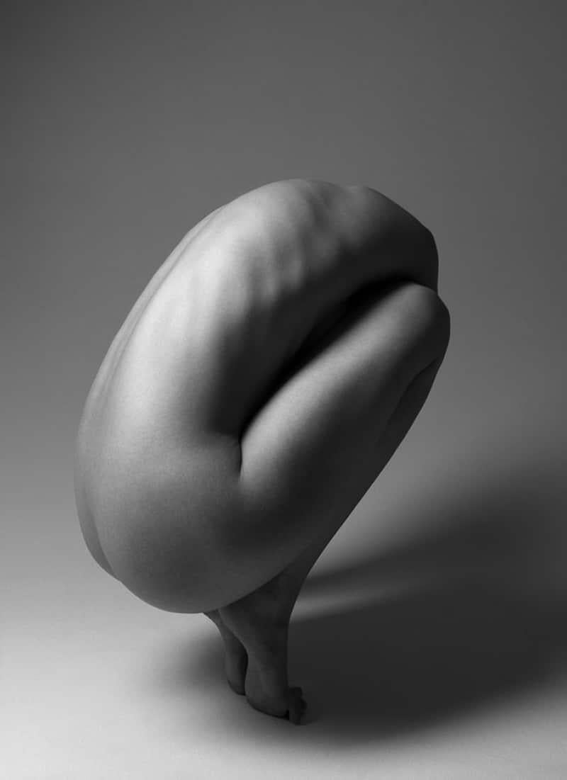 156.01.11 von Klaus Kampert – Schwarz-Weiß-Nacktes gerahmtes Foto mit Aktrahmen, Frauenkörper im Angebot 1